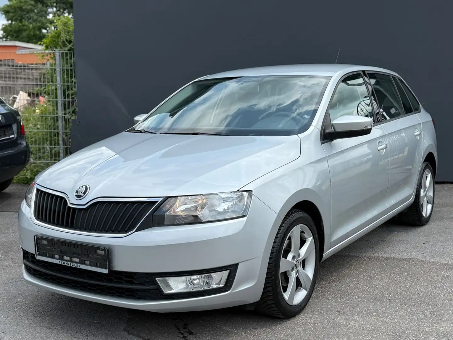 Skoda Rapid/Spaceback Spaceback 1.2 TSI *1-HAND*KLIMA*ALU*PDC* Silber - 1