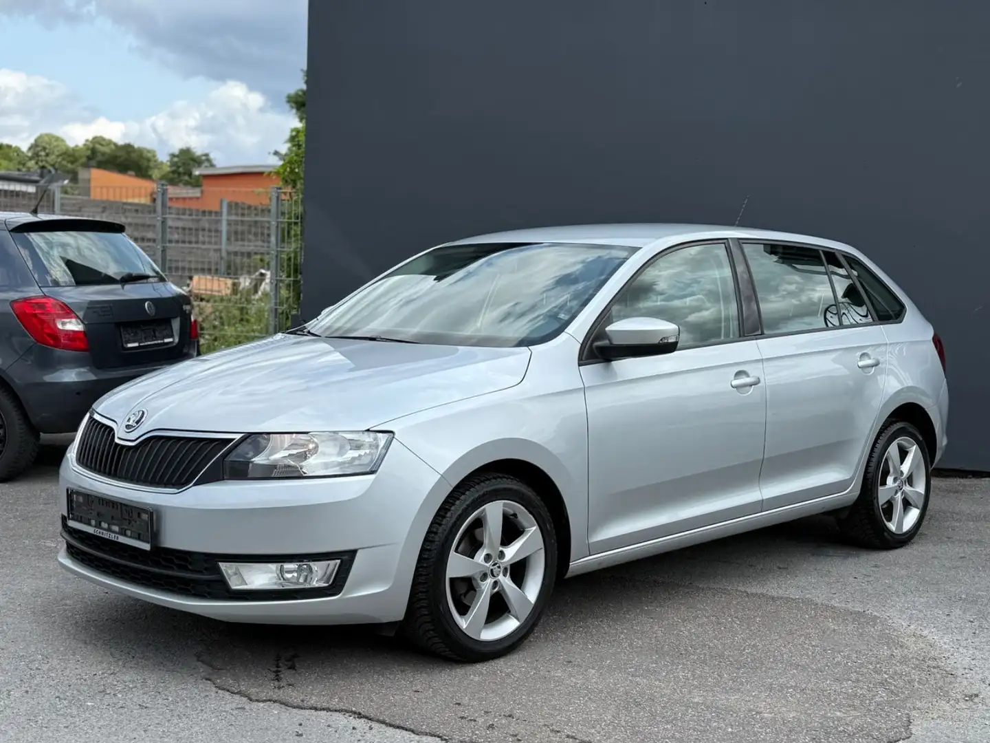 Skoda Rapid/Spaceback Spaceback 1.2 TSI *1-HAND*KLIMA*ALU*PDC* Silber - 2