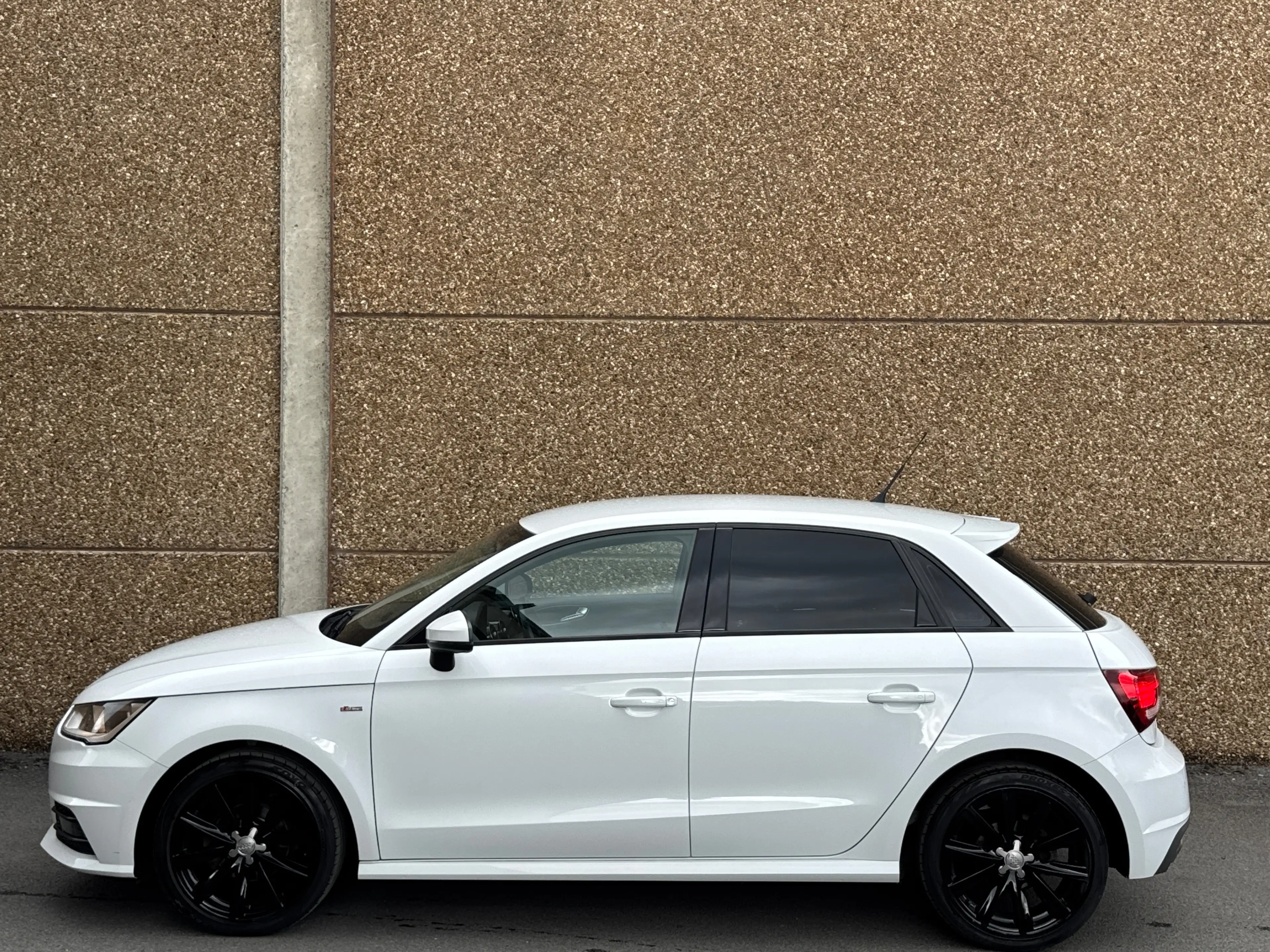Audi A1 A1   1.0 TFSI S Line /Siéges Sport/Gps/Airco/Garantie 12mois — photo 6