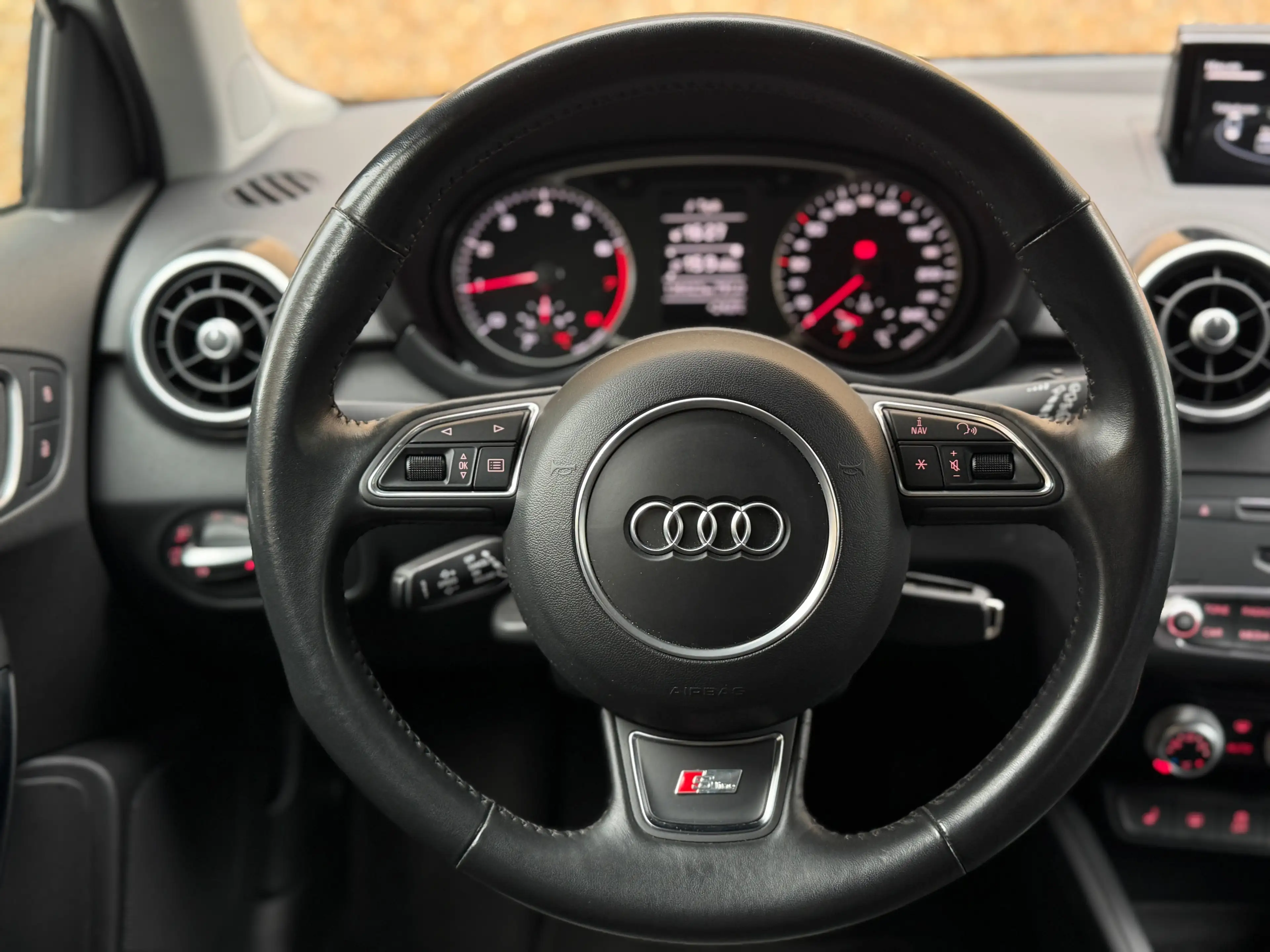 Audi A1 A1   1.0 TFSI S Line /Siéges Sport/Gps/Airco/Garantie 12mois — photo 10