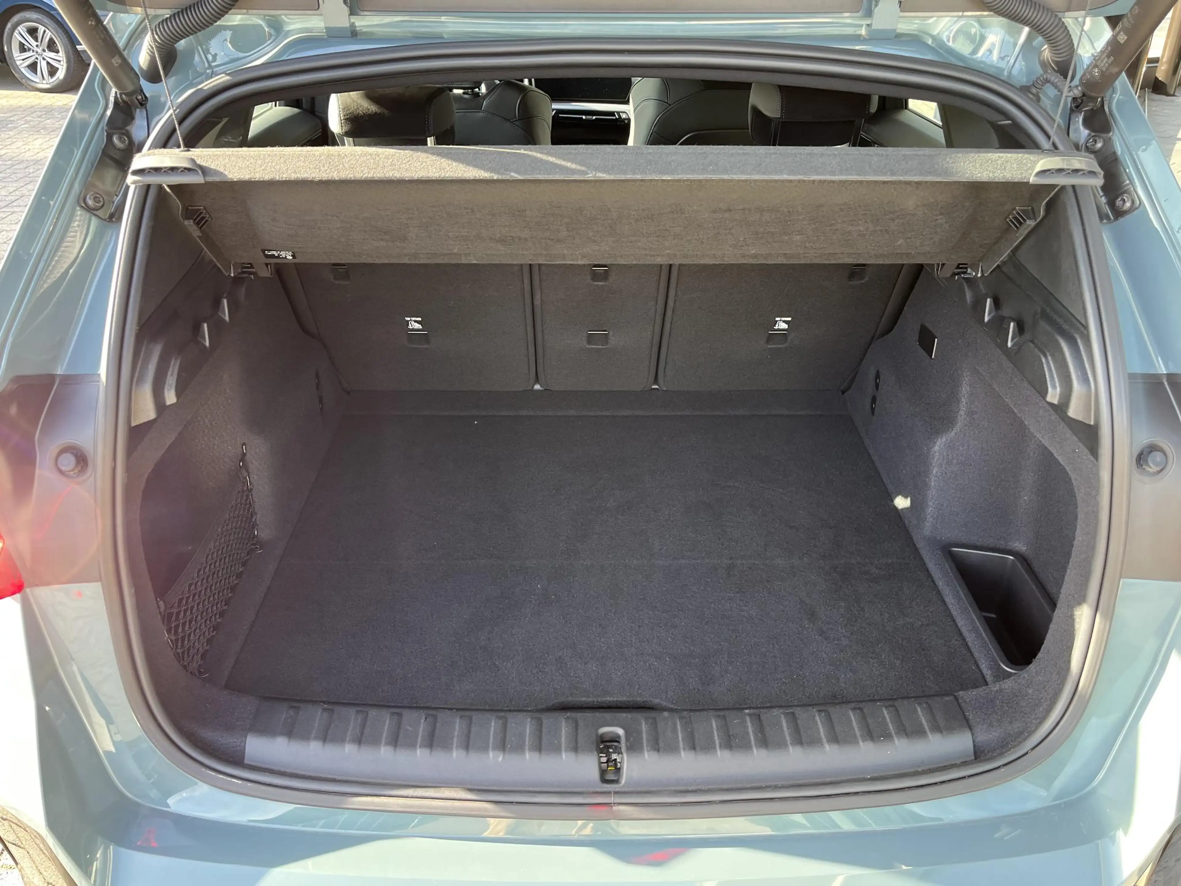 BMW iX1 xDrive30 67 kWh M-Sport/CAMERA/LED — photo 12