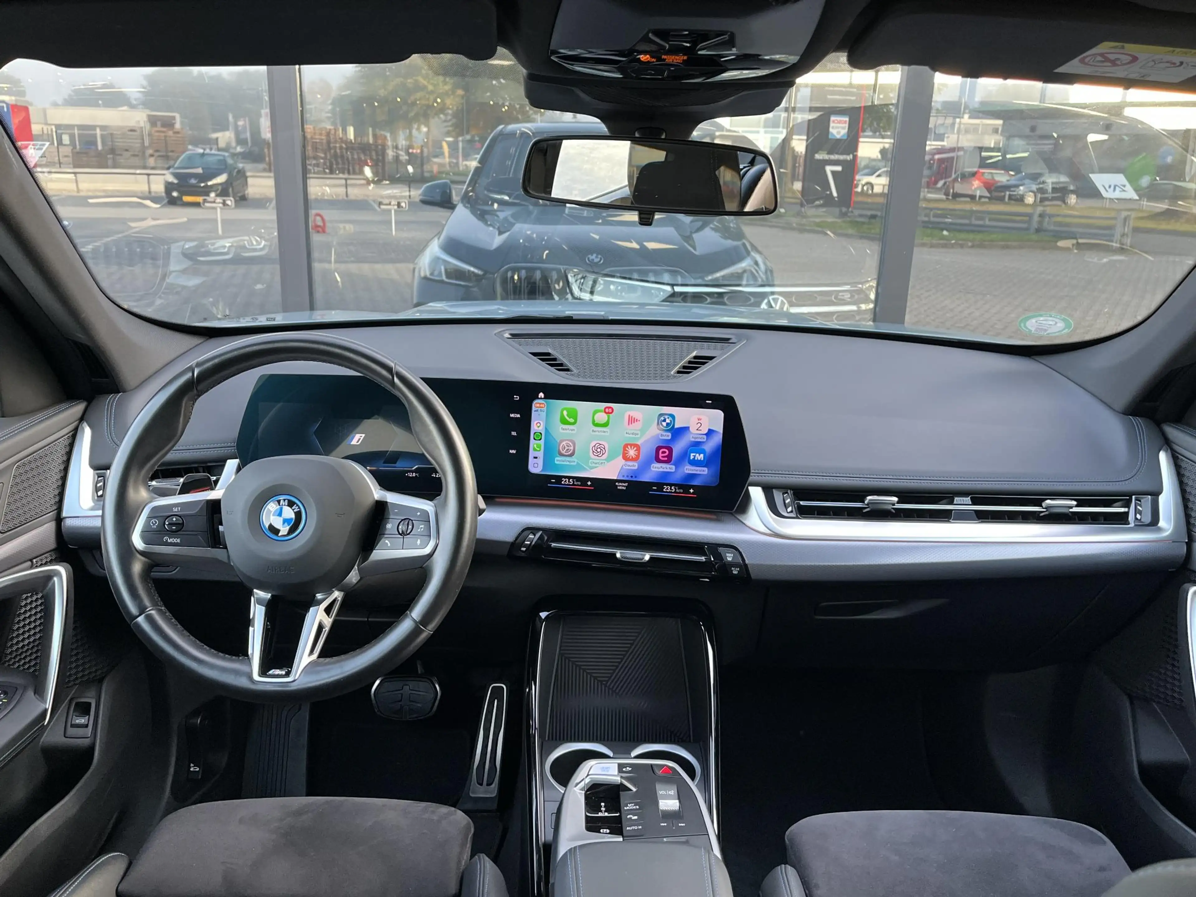BMW iX1 xDrive30 67 kWh M-Sport/CAMERA/LED — photo 2