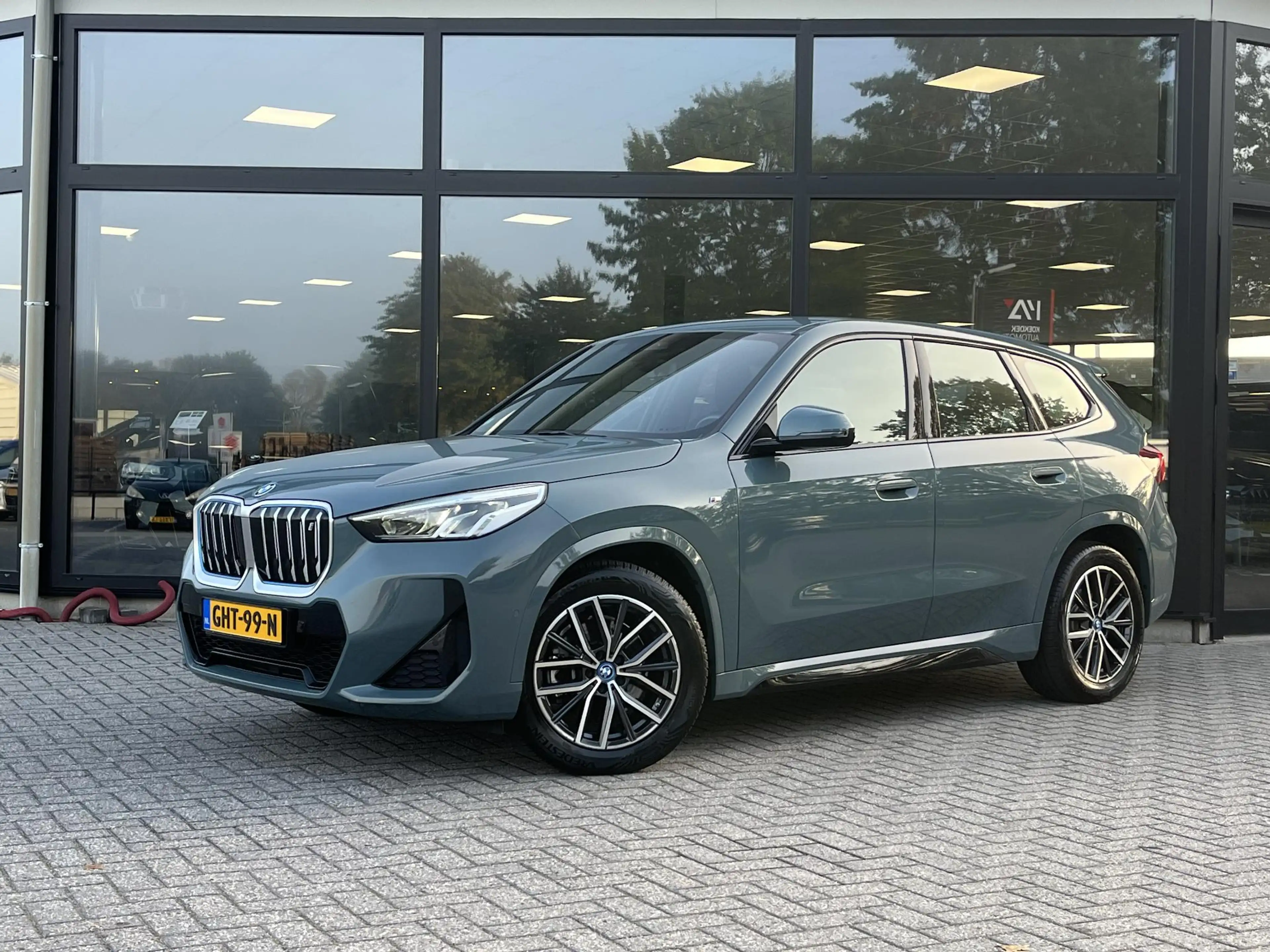 BMW iX1 xDrive30 67 kWh M-Sport/CAMERA/LED — photo 6