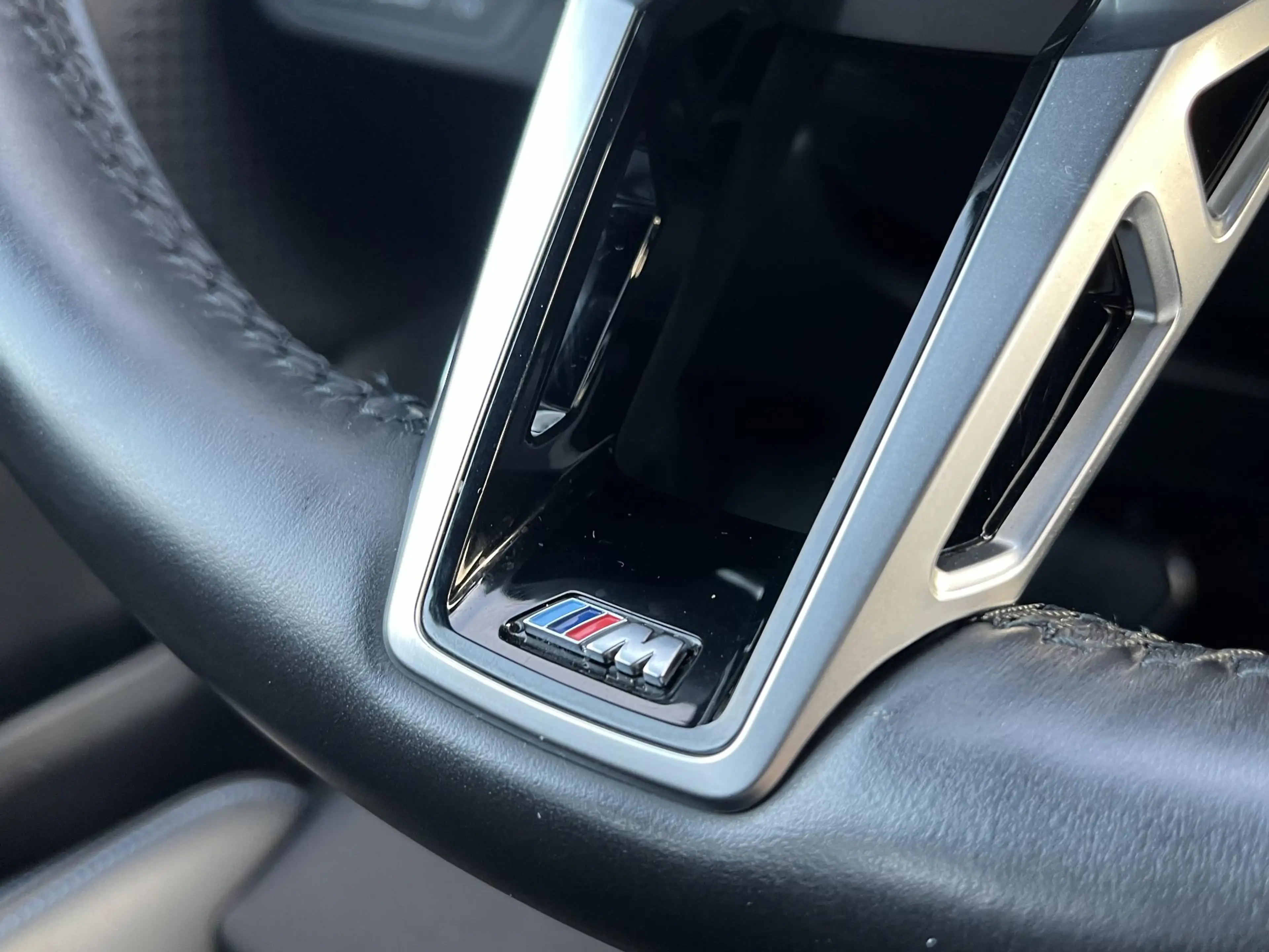 BMW iX1 xDrive30 67 kWh M-Sport/CAMERA/LED — photo 9