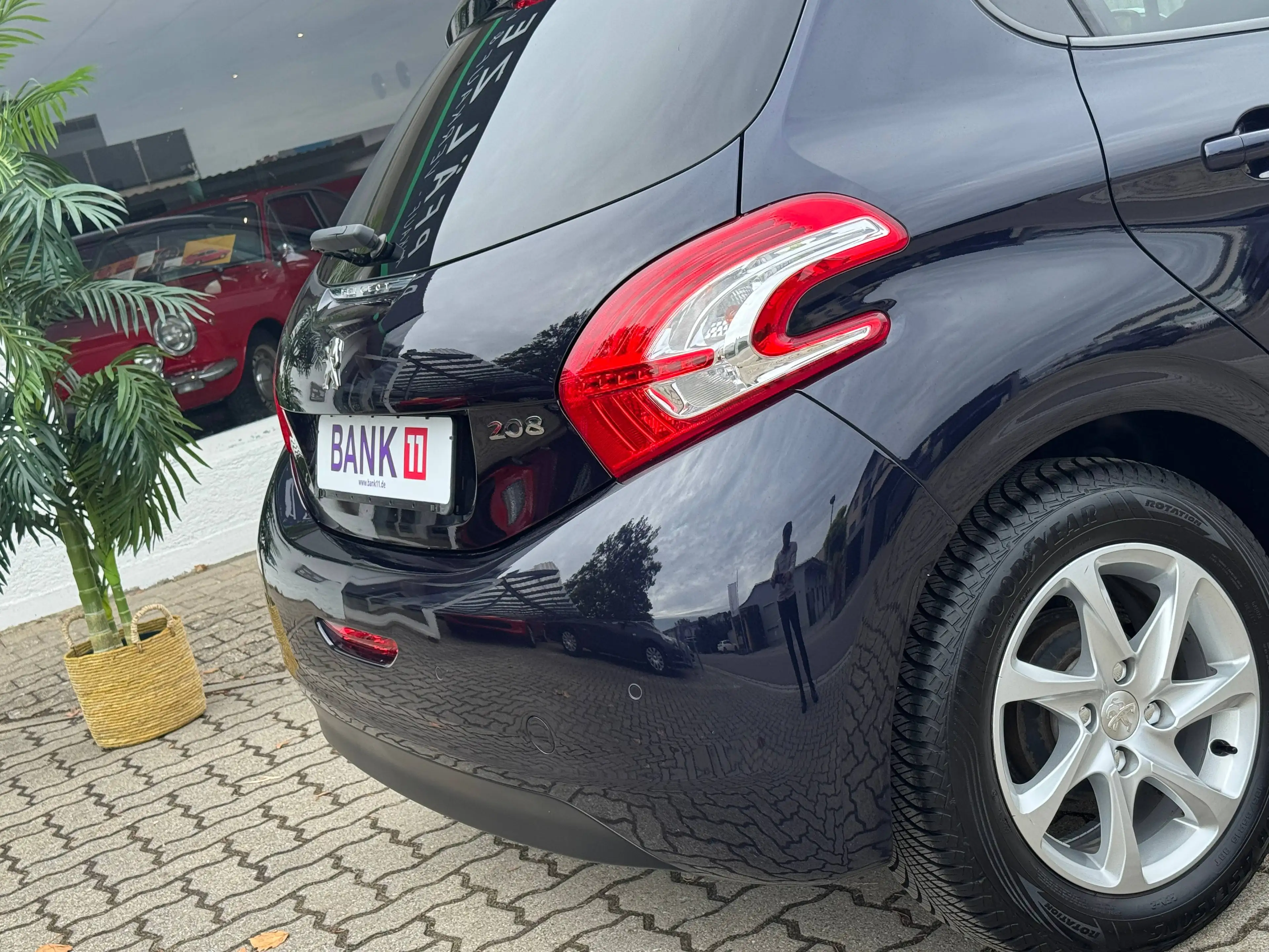 Peugeot 208 1.Hand 44.000 km 4,5-Türer Scheckheftgepflegt — photo 11