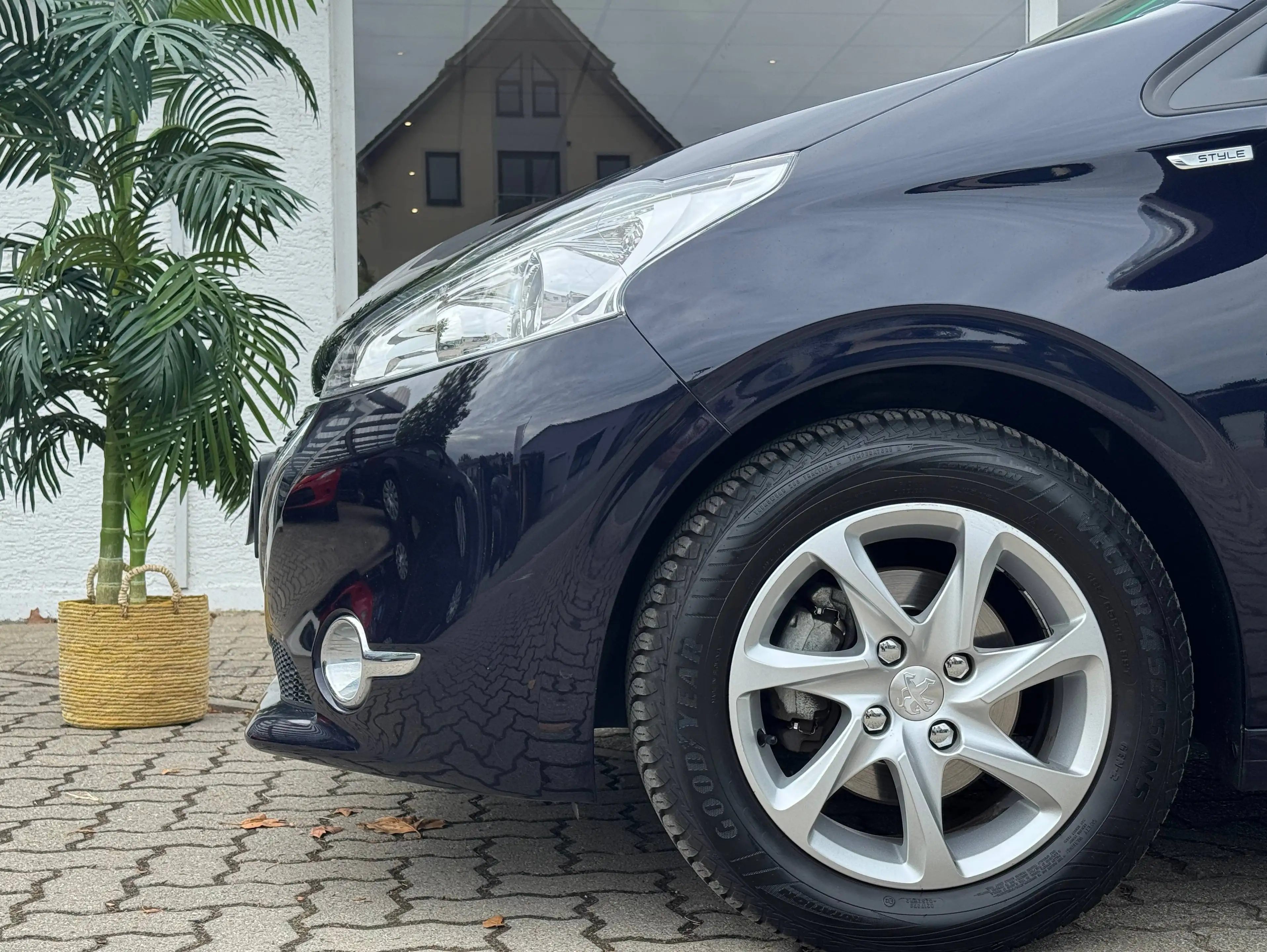Peugeot 208 1.Hand 44.000 km 4,5-Türer Scheckheftgepflegt — photo 10