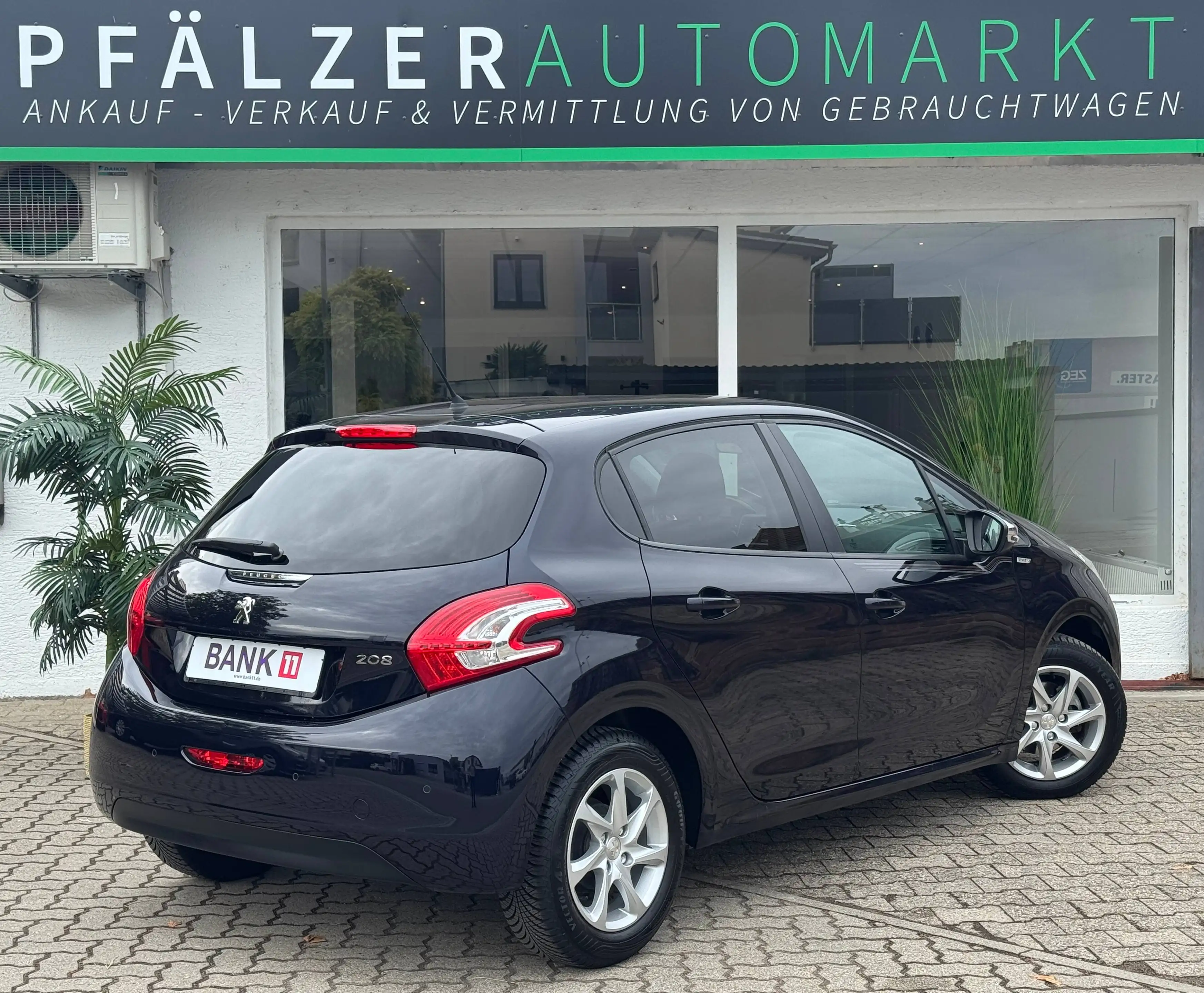 Peugeot 208 1.Hand 44.000 km 4,5-Türer Scheckheftgepflegt — photo 4
