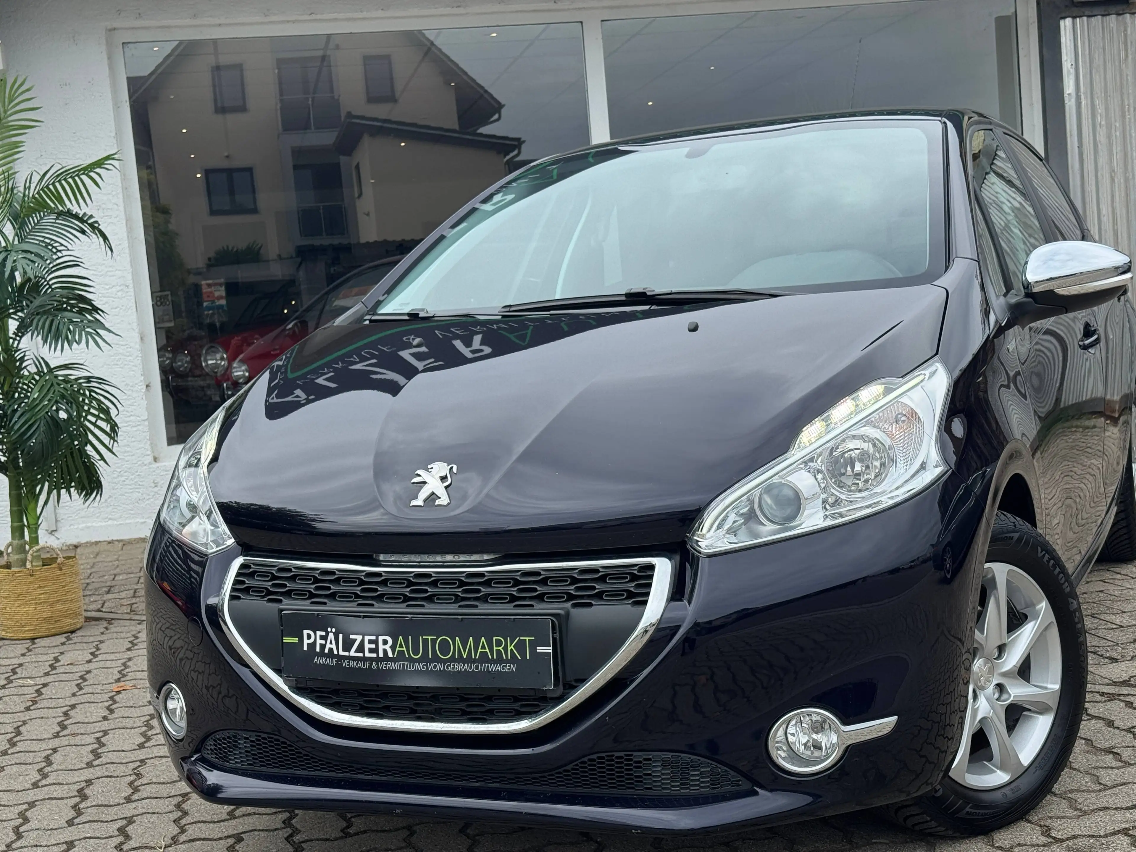 Peugeot 208 1.Hand 44.000 km 4,5-Türer Scheckheftgepflegt — photo 9