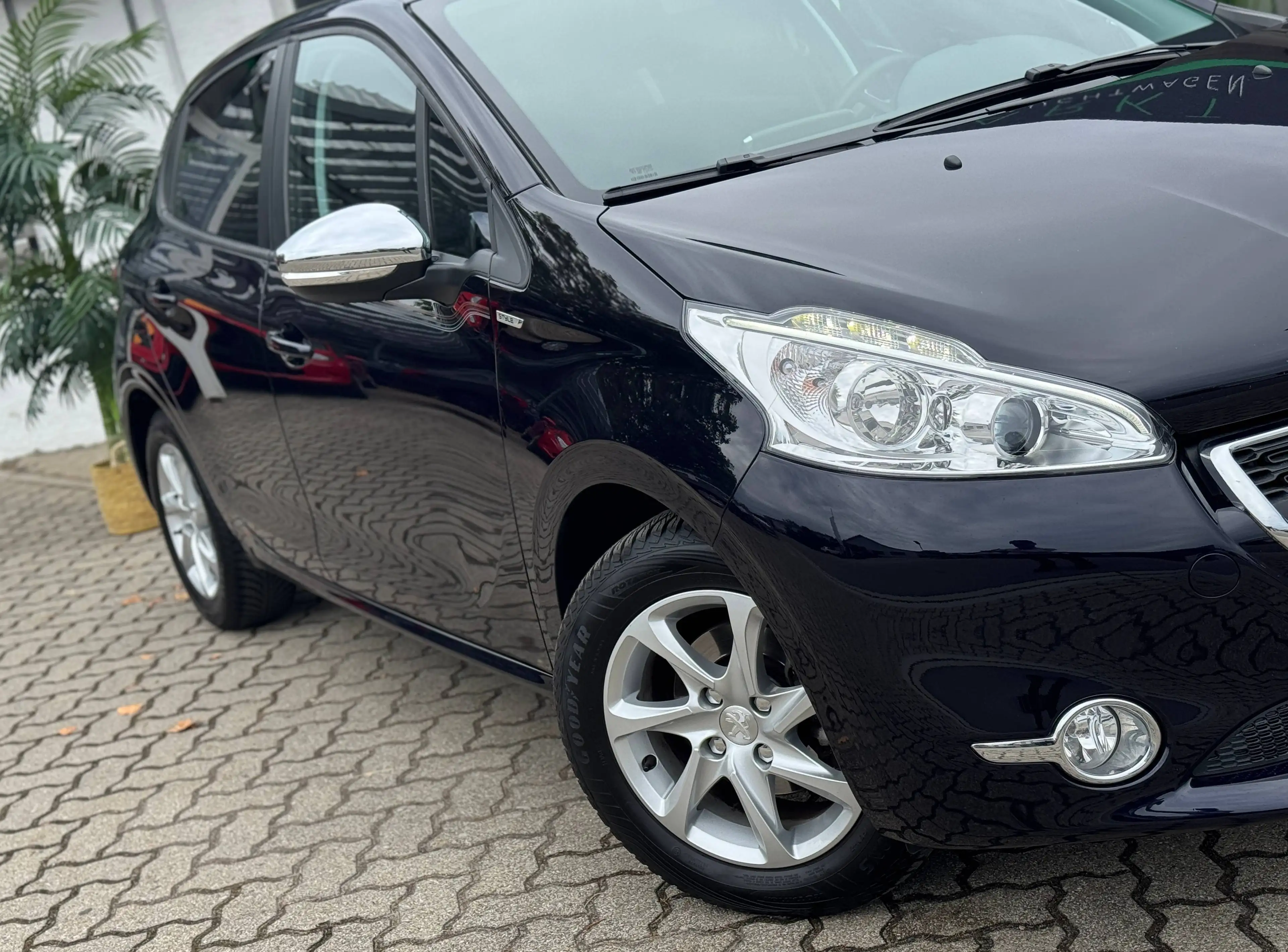 Peugeot 208 1.Hand 44.000 km 4,5-Türer Scheckheftgepflegt — photo 8