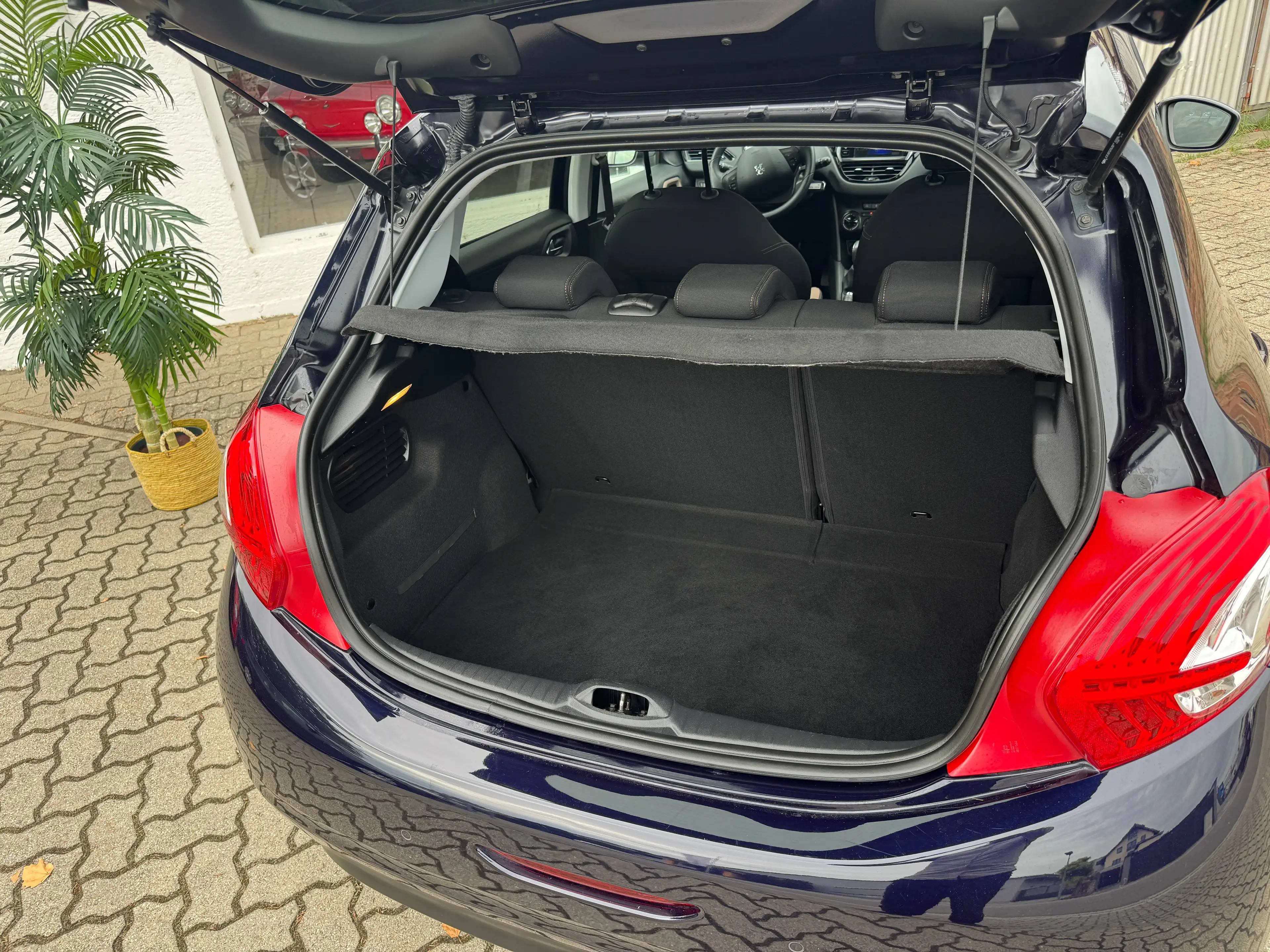 Peugeot 208 1.Hand 44.000 km 4,5-Türer Scheckheftgepflegt — photo 13