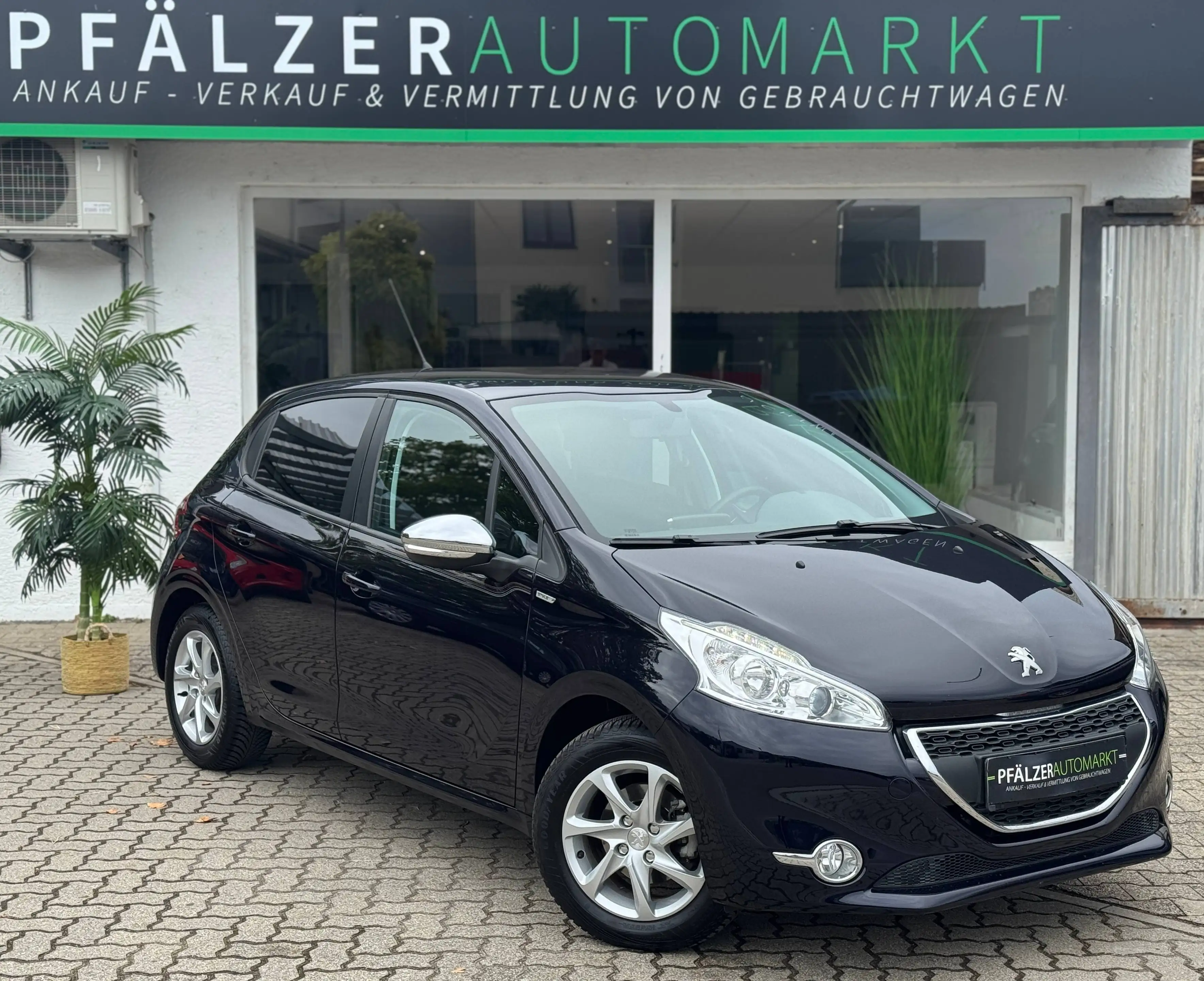 Peugeot 208 1.Hand 44.000 km 4,5-Türer Scheckheftgepflegt