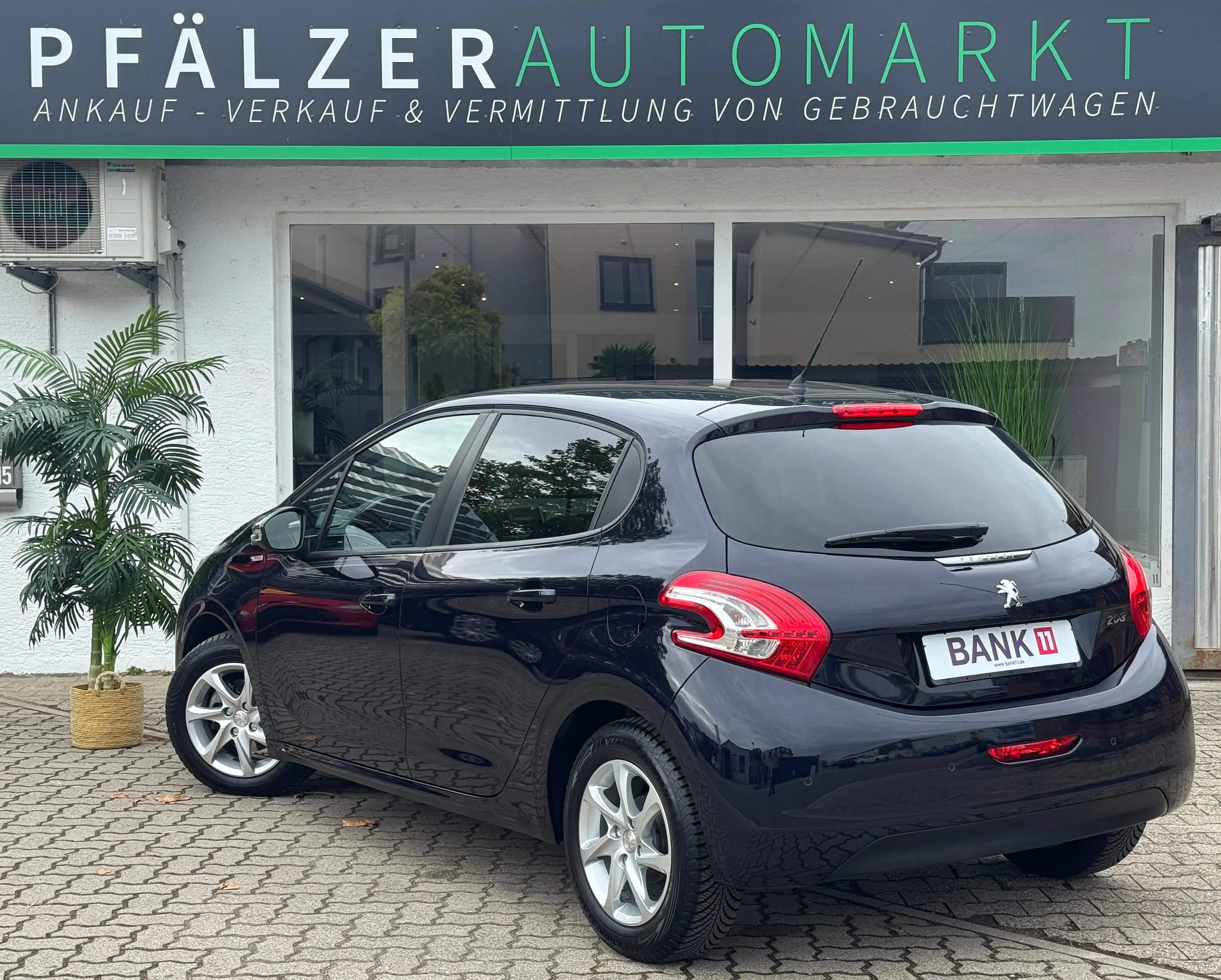 Peugeot 208 1.Hand 44.000 km 4,5-Türer Scheckheftgepflegt — photo 3