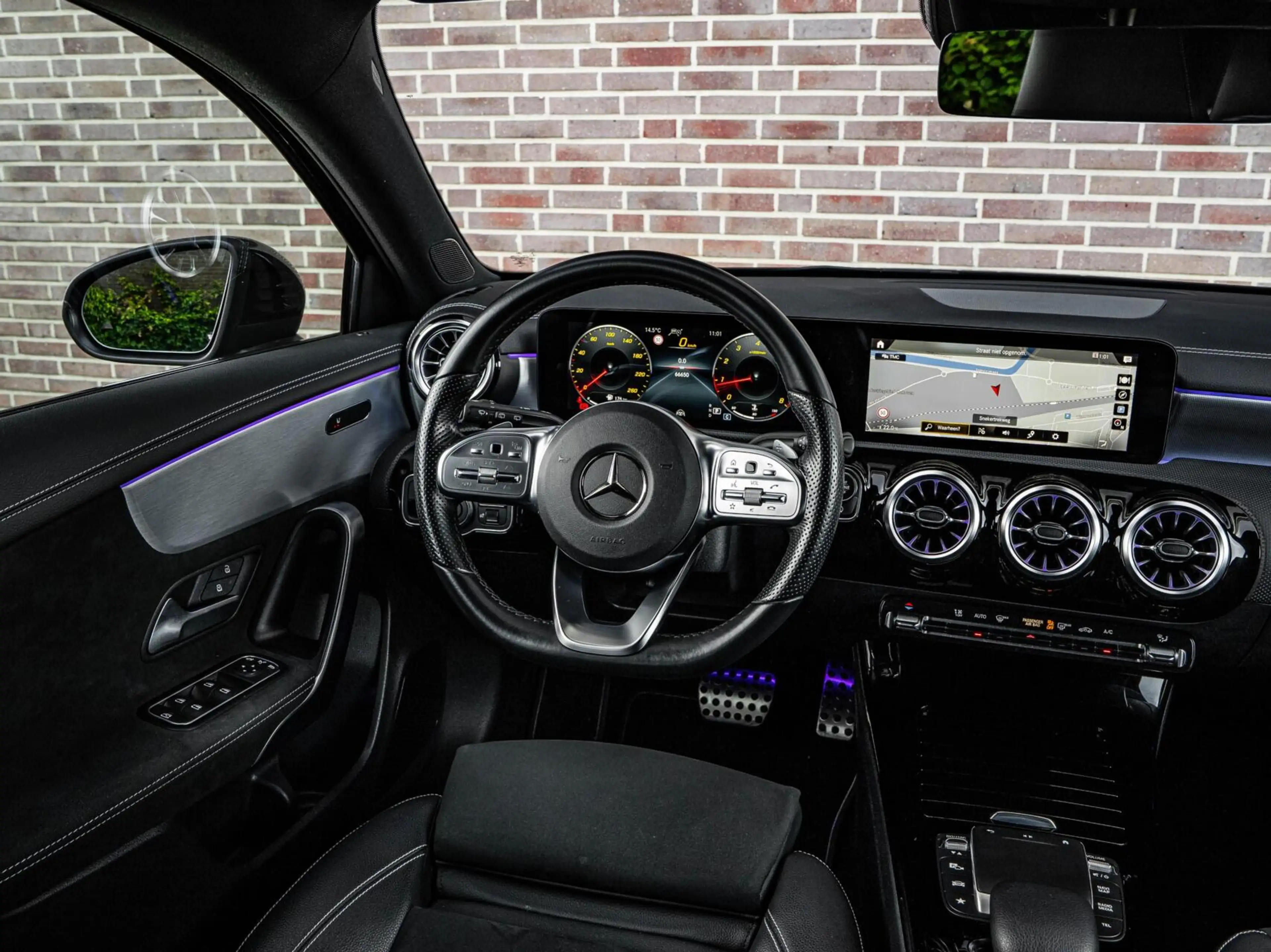 Mercedes-Benz A 200 AMG Night Edition 163 PK | Panoramadak | Sfeerverl — photo 14