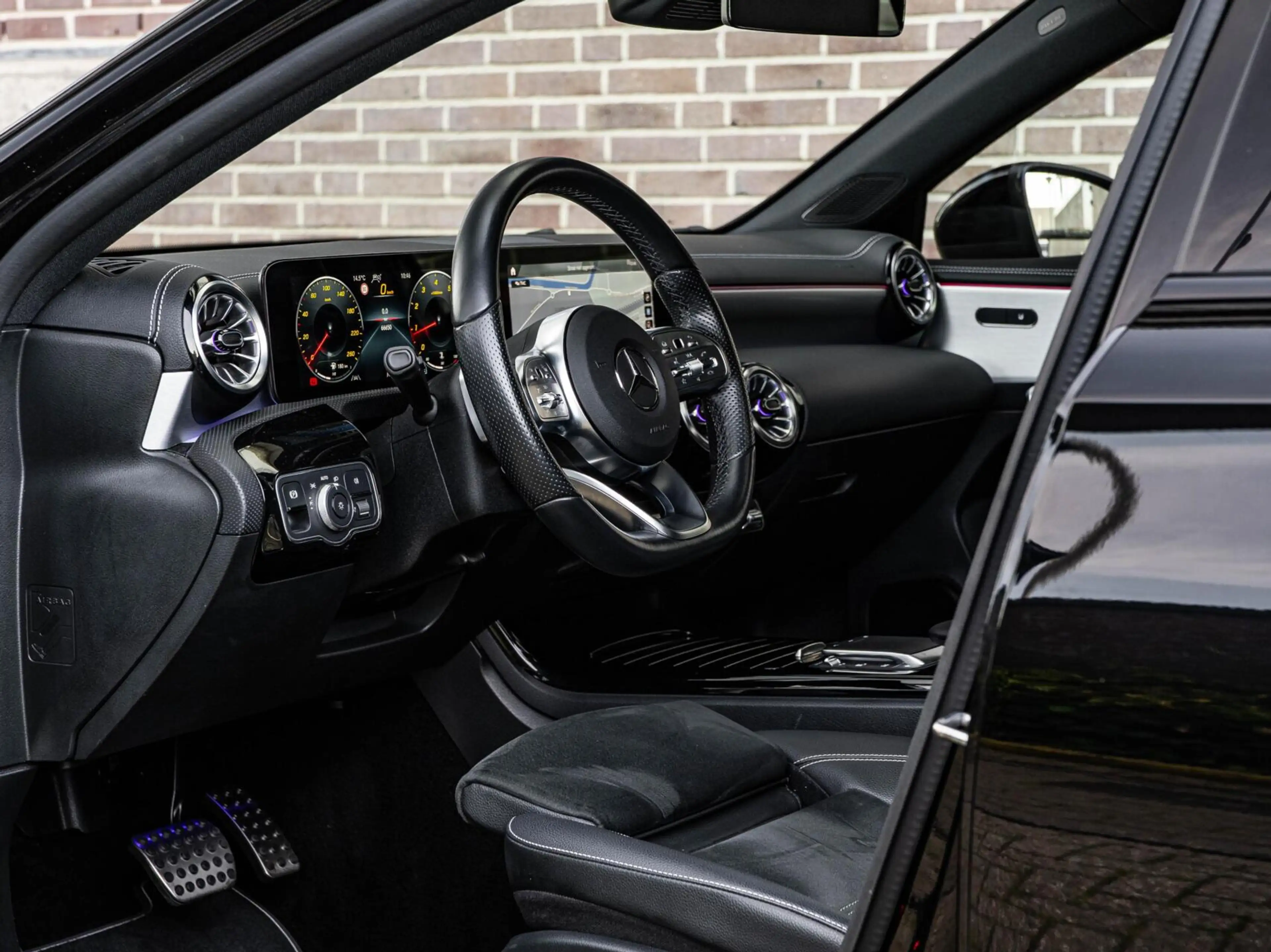Mercedes-Benz A 200 AMG Night Edition 163 PK | Panoramadak | Sfeerverl — photo 10