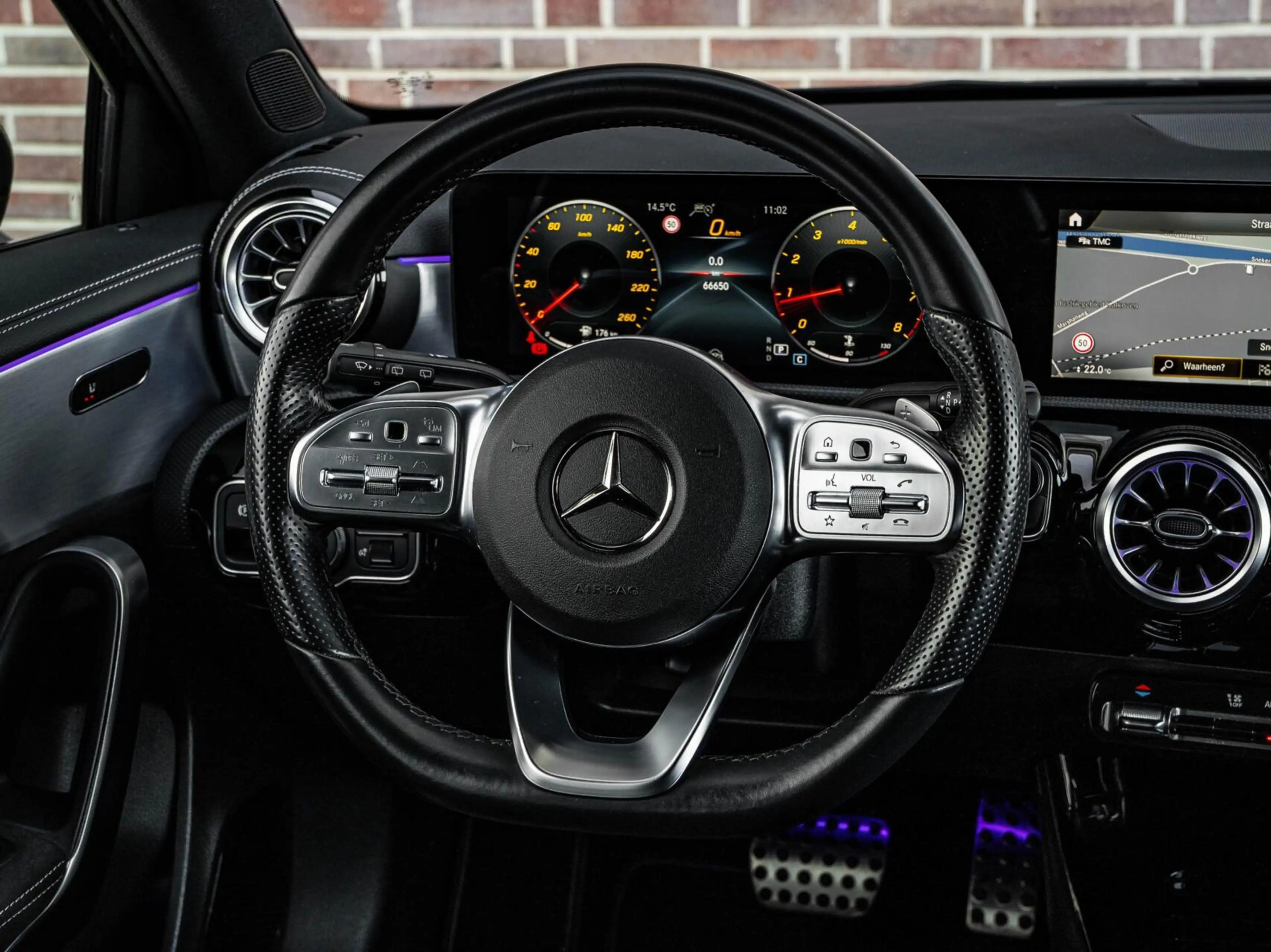 Mercedes-Benz A 200 AMG Night Edition 163 PK | Panoramadak | Sfeerverl — photo 16
