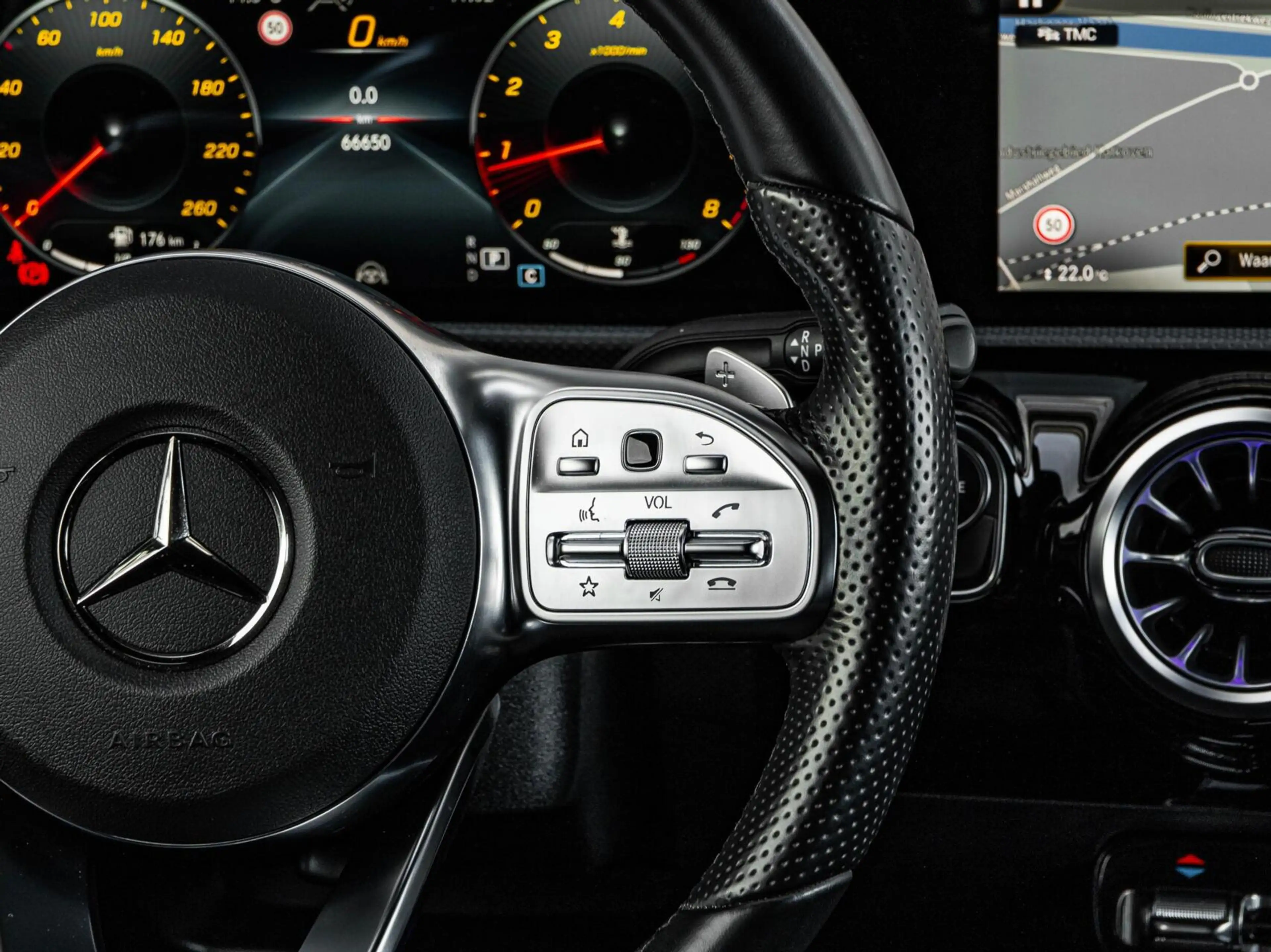 Mercedes-Benz A 200 AMG Night Edition 163 PK | Panoramadak | Sfeerverl — photo 18