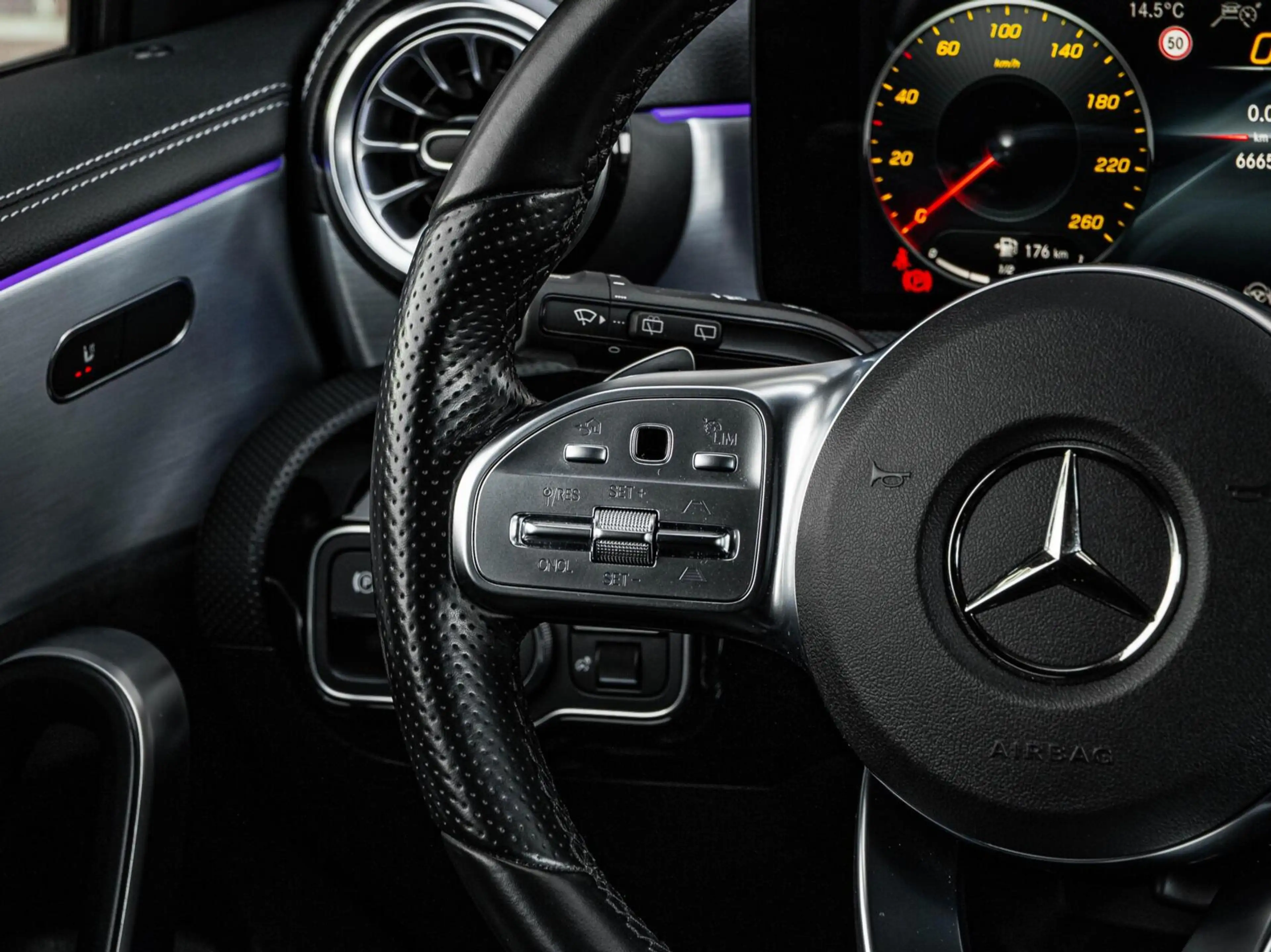 Mercedes-Benz A 200 AMG Night Edition 163 PK | Panoramadak | Sfeerverl — photo 17