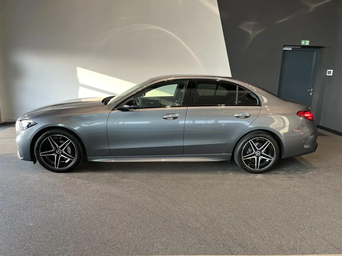 Mercedes-Benz C 300 d AMG+Night+Navi+AHK+Kamera+Distronic+MBUX Grau - 2
