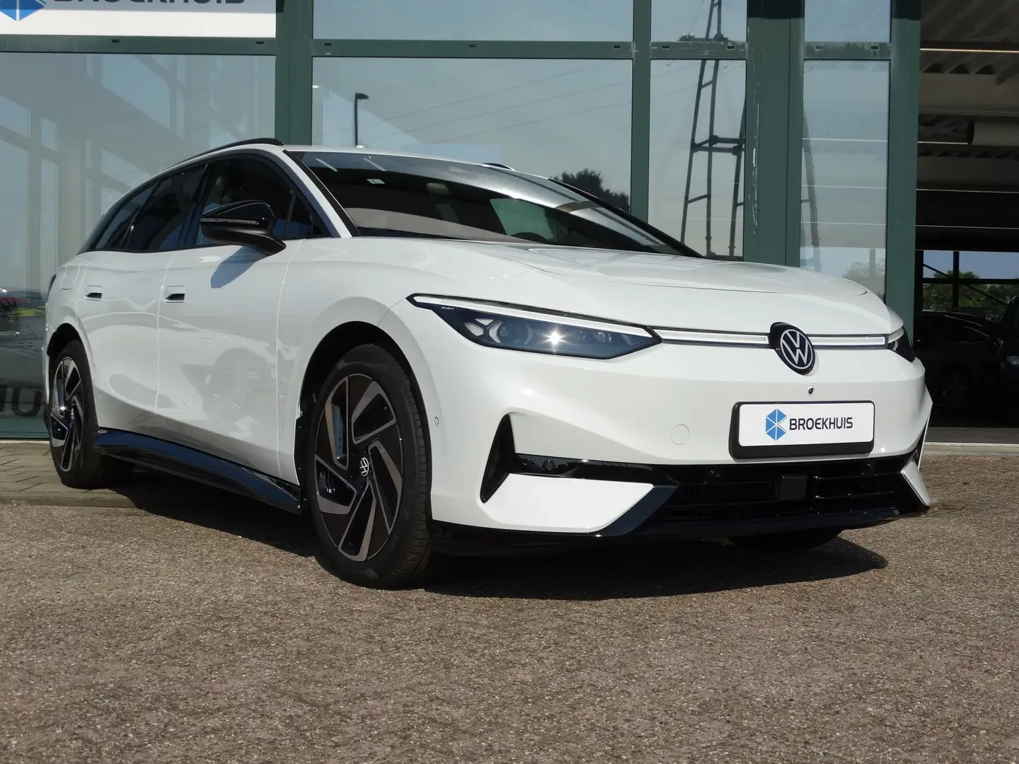 Volkswagen ID.7 Tourer Pro Business 286 pk 77 kWh | 20"LM velgen | Wit - 2