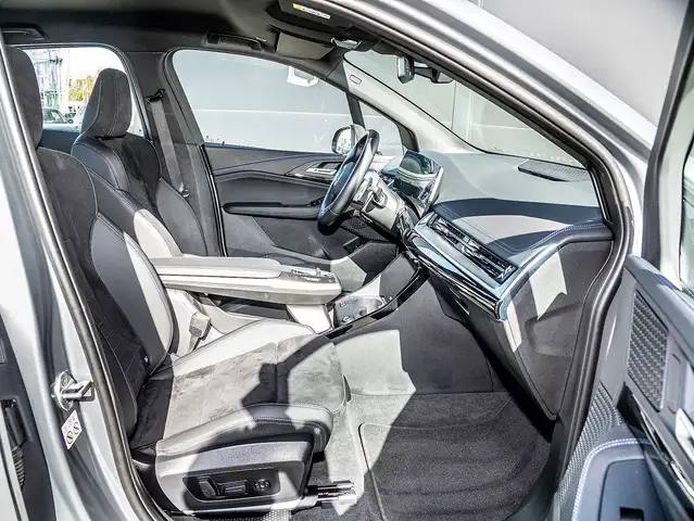 BMW 2 Series view 4