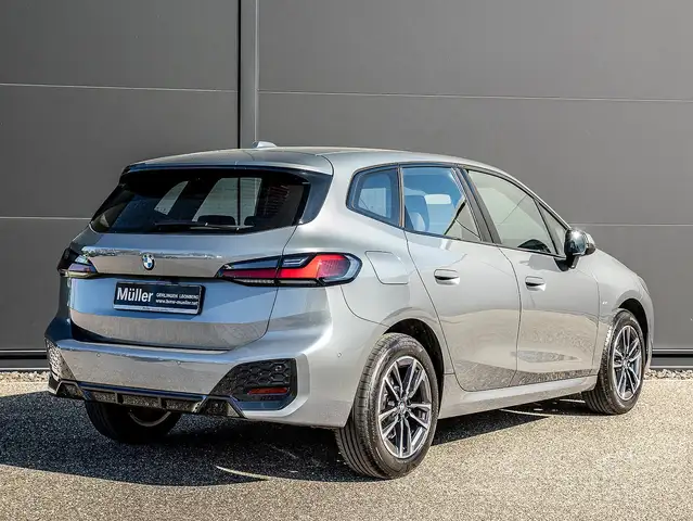 BMW 2 Series view 2
