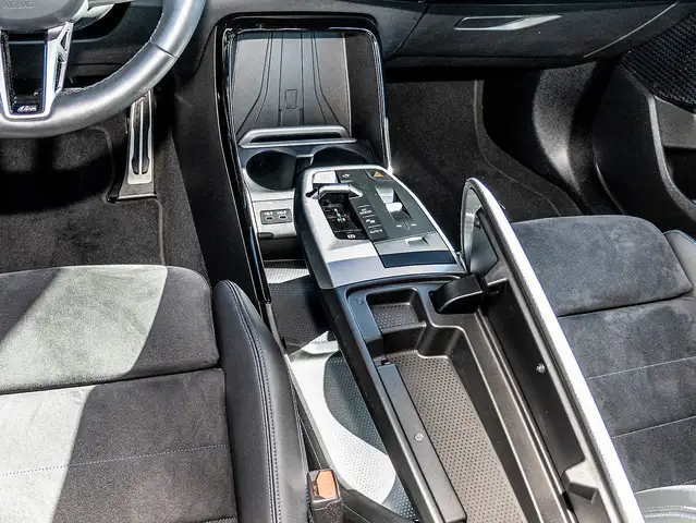 BMW 2 Series view 9