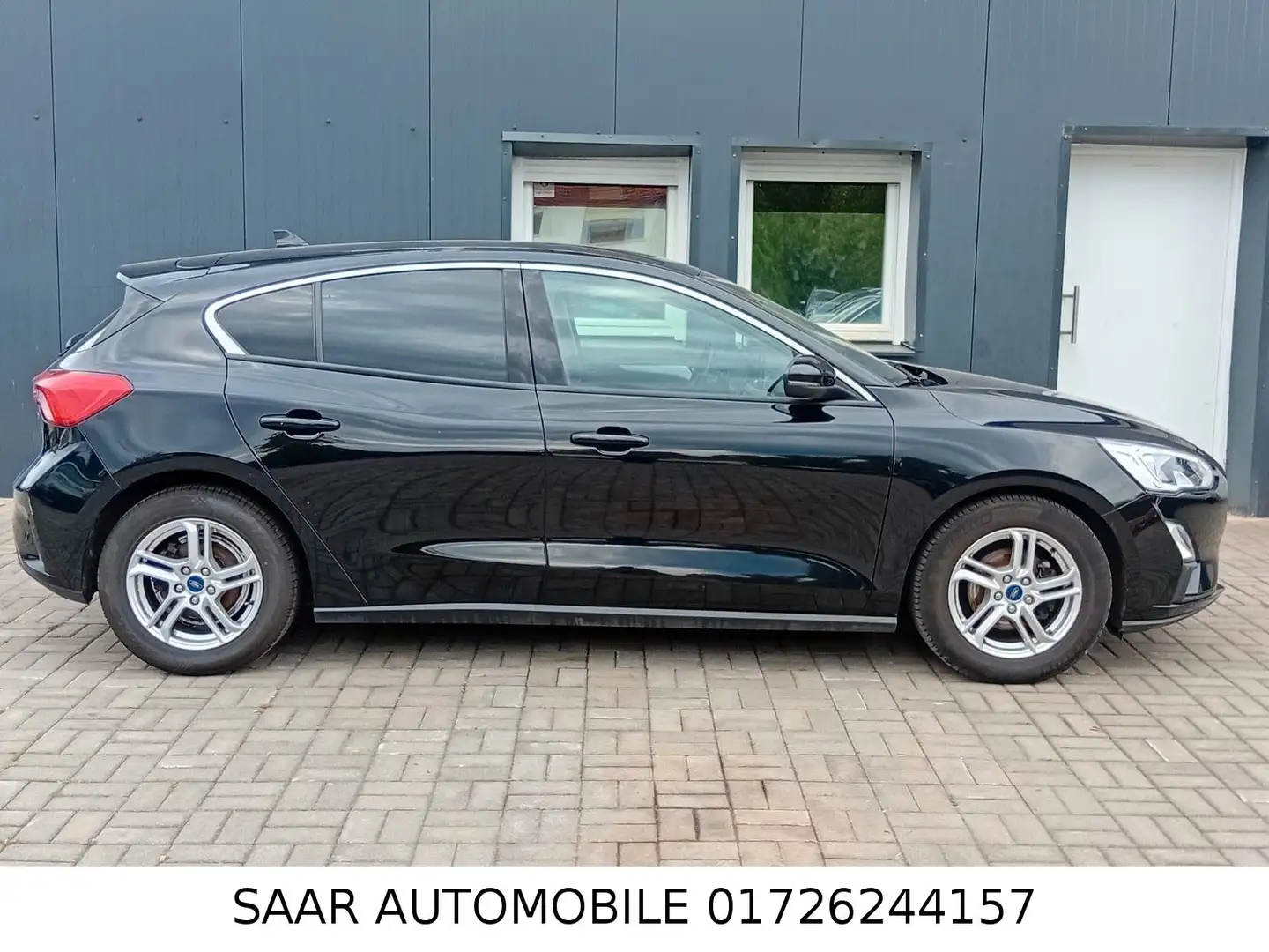 Ford Focus Lim. Cool & Connect Schwarz - 2