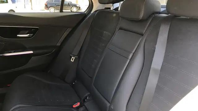 Mercedes-Benz C-Class view 11