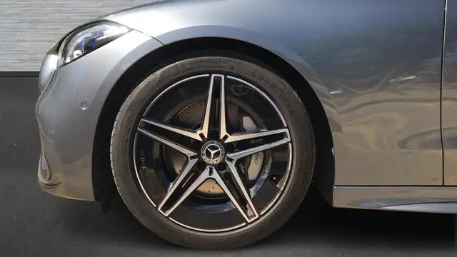 Mercedes-Benz C-Class view 5