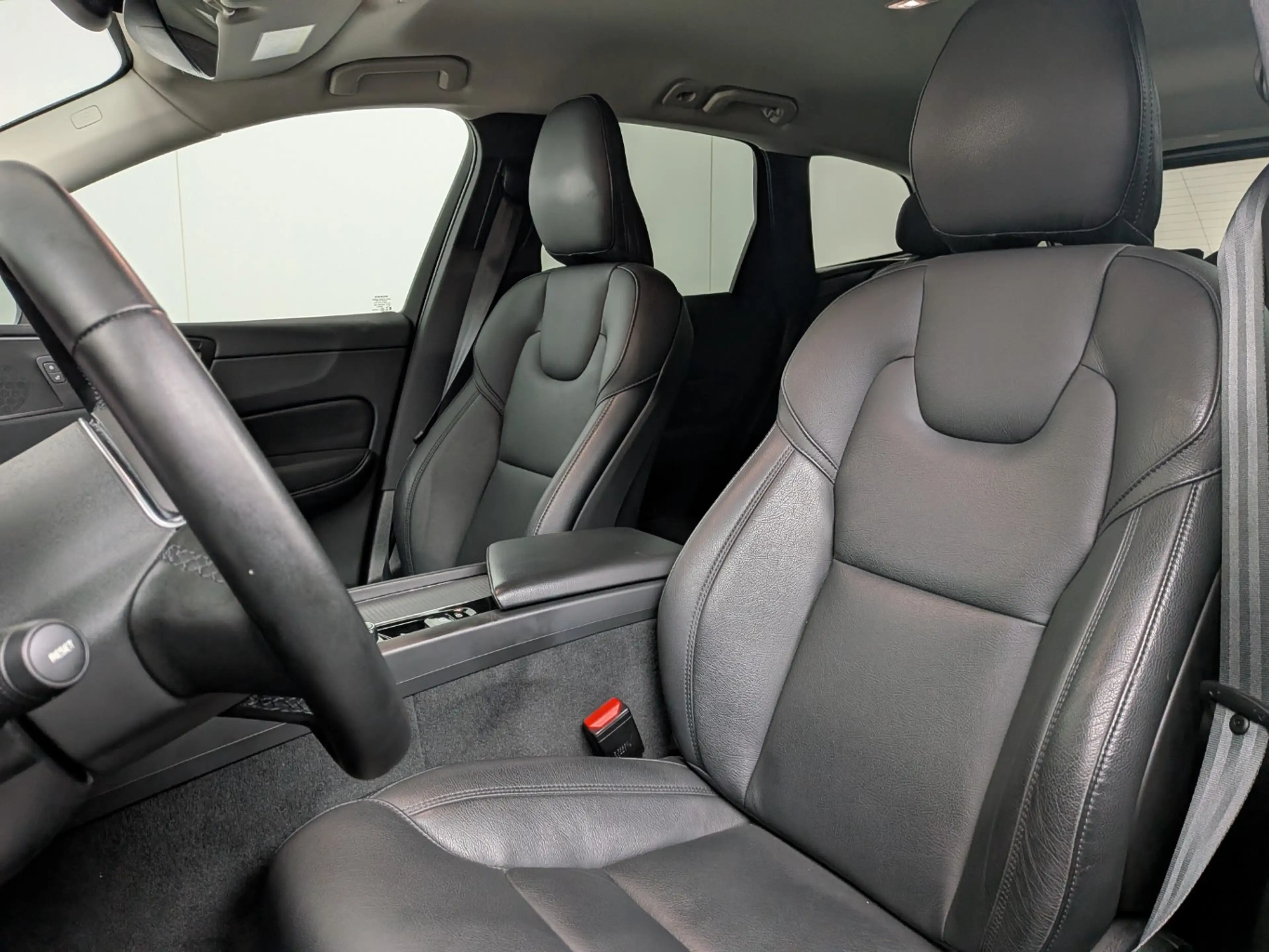 Volvo XC60 2.0 B5 Momentum Business | Trekhaak | Leder | Stoe — photo 6