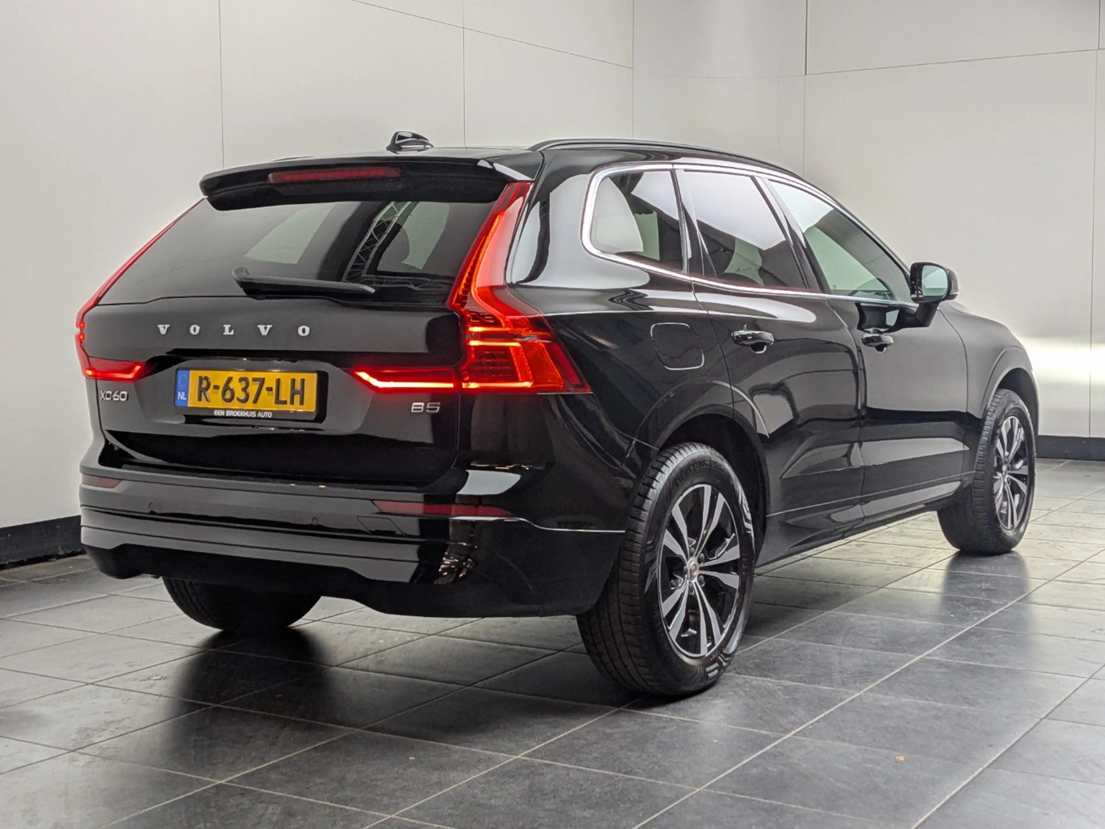 Volvo XC60 2.0 B5 Momentum Business | Trekhaak | Leder | Stoe — photo 3