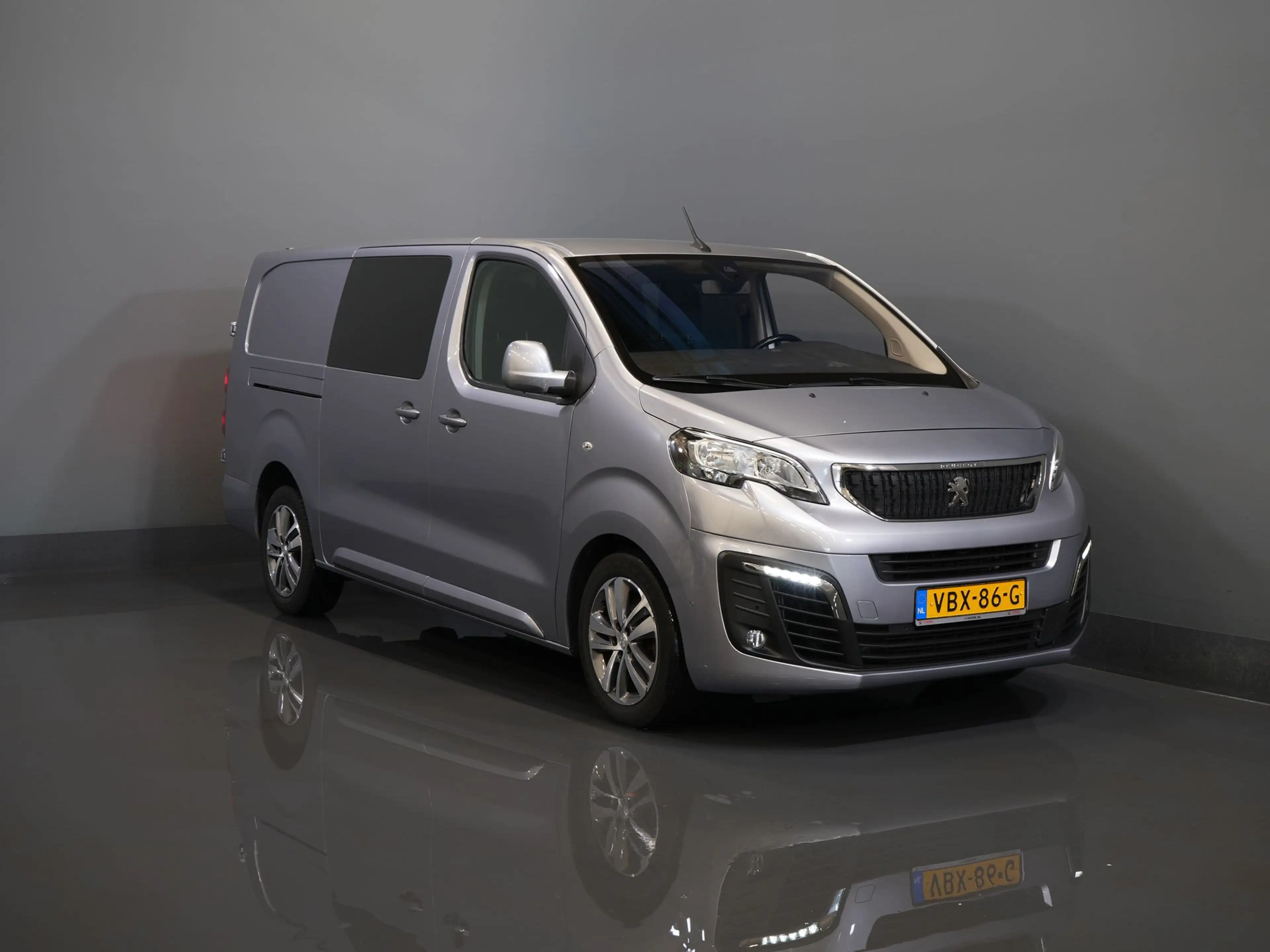 Peugeot Expert 2.0 HDI 180 pk Aut. DC Dubbel Cabine 2x Schuifdeur