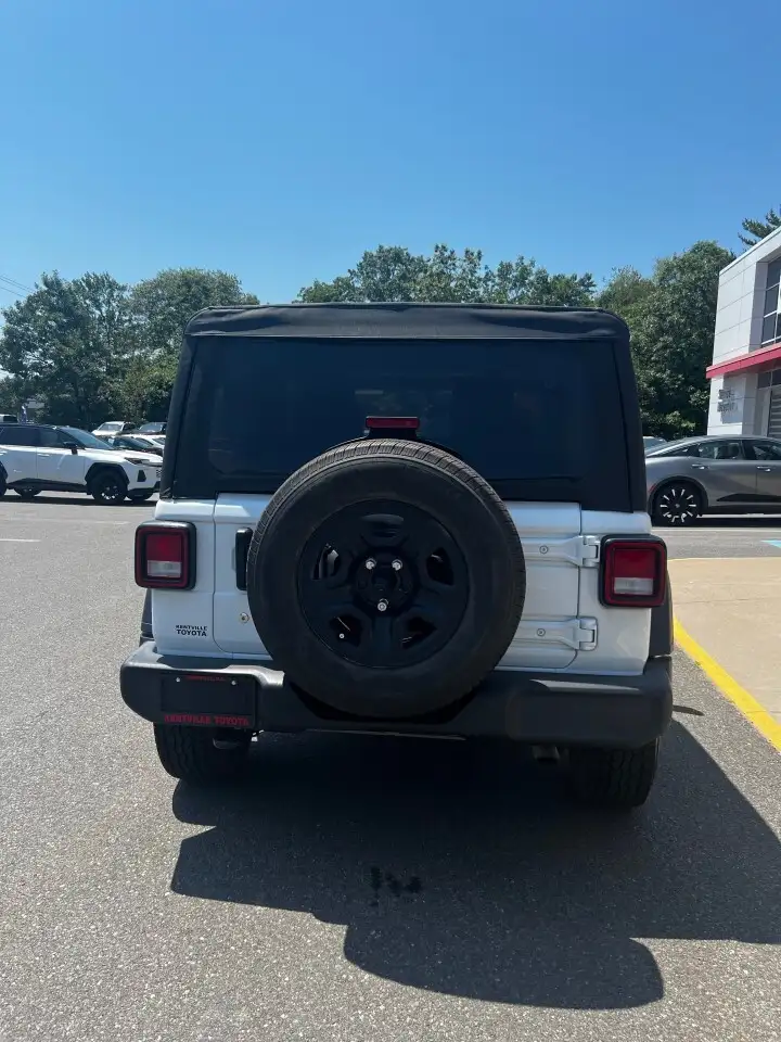 Jeep Wrangler photo Jeep Wrangler