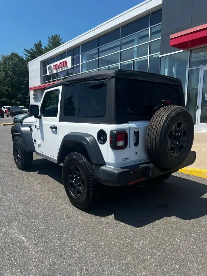Jeep Wrangler photo Jeep Wrangler