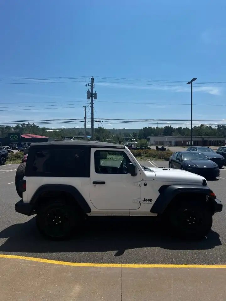 Jeep Wrangler photo Jeep Wrangler