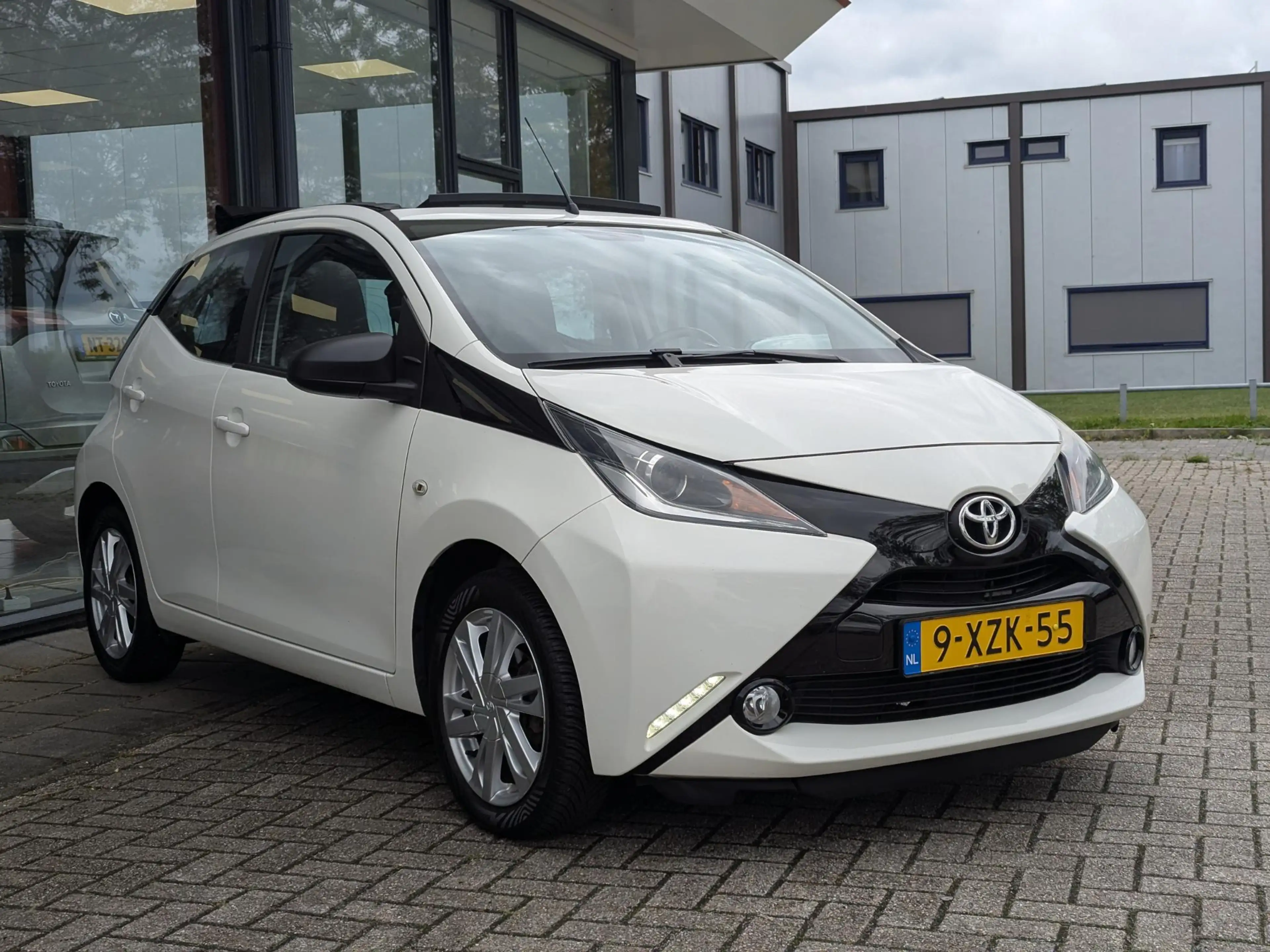 Toyota Aygo 1.0 VVT-i x-wave | Elektrisch Vouwdak | Airco | Al — photo 5