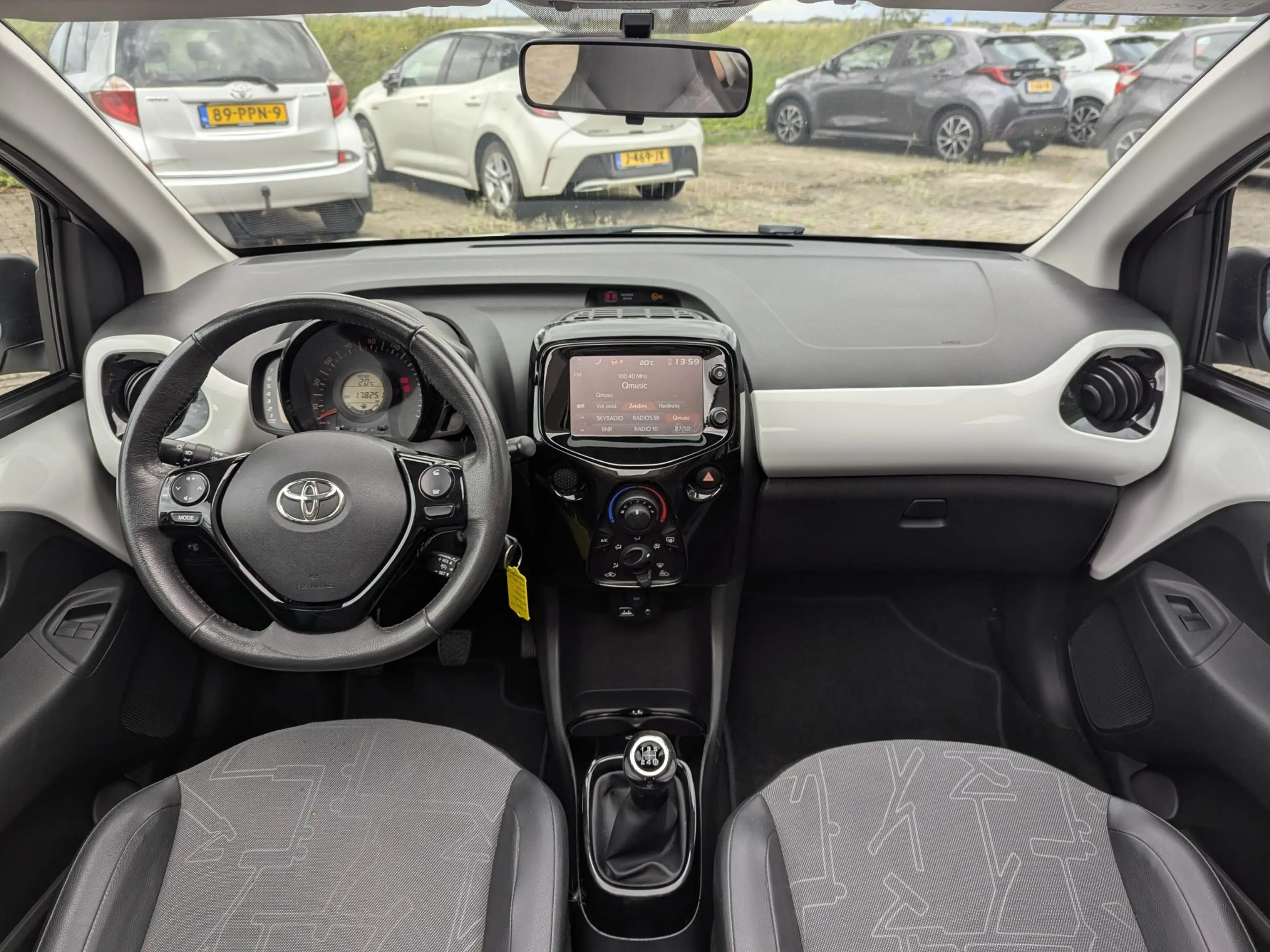 Toyota Aygo 1.0 VVT-i x-wave | Elektrisch Vouwdak | Airco | Al — photo 3