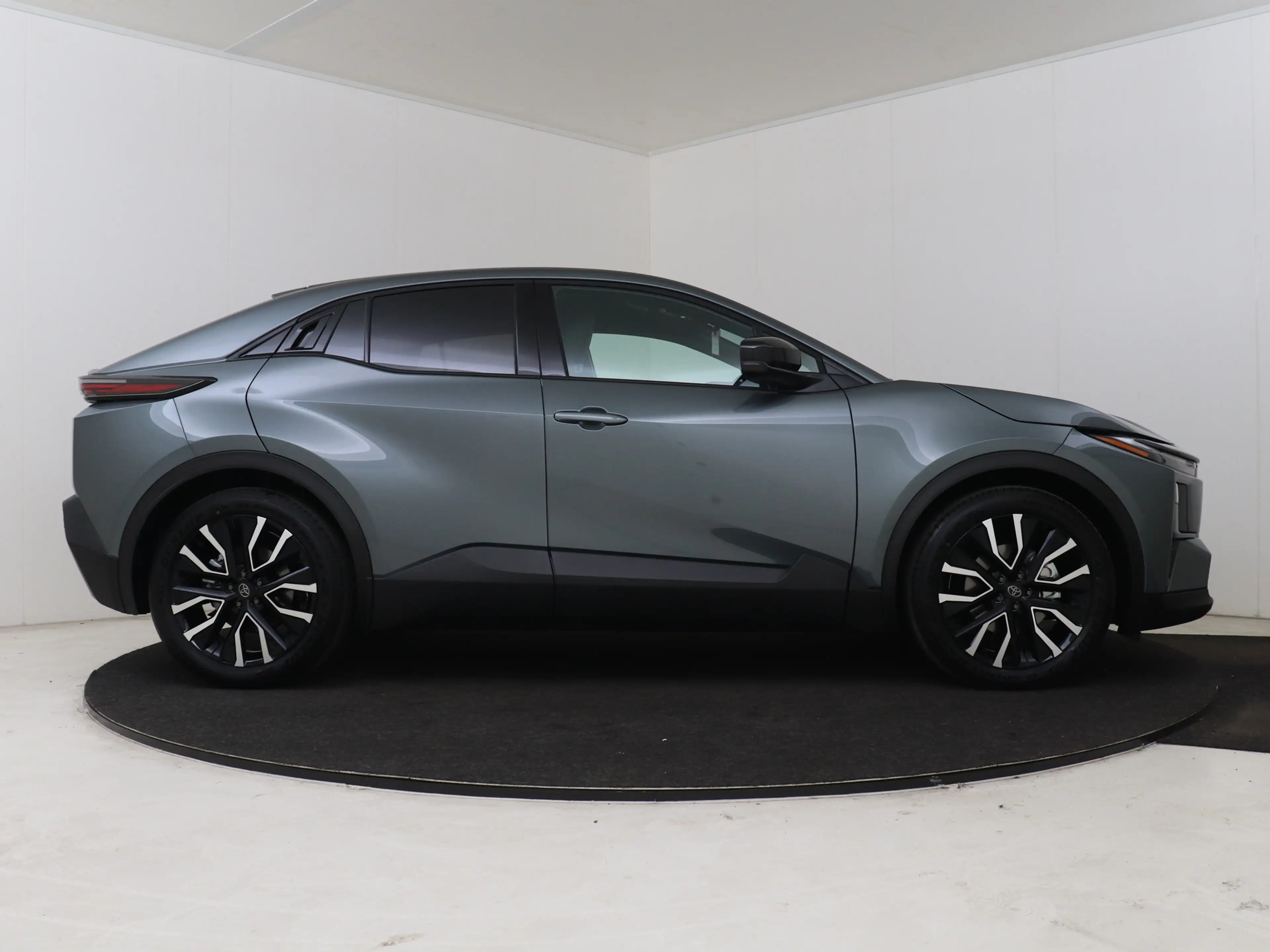 Toyota C-HR+ First Edition 77 kWh 20" Toyota-paasweekend — photo 14