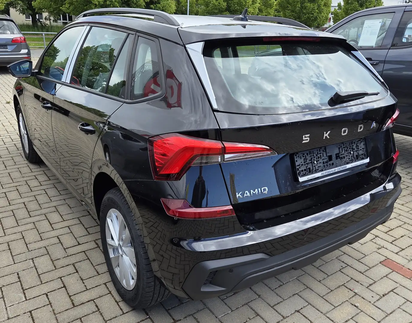 Skoda Kamiq Essence Automatic Schwarz - 2