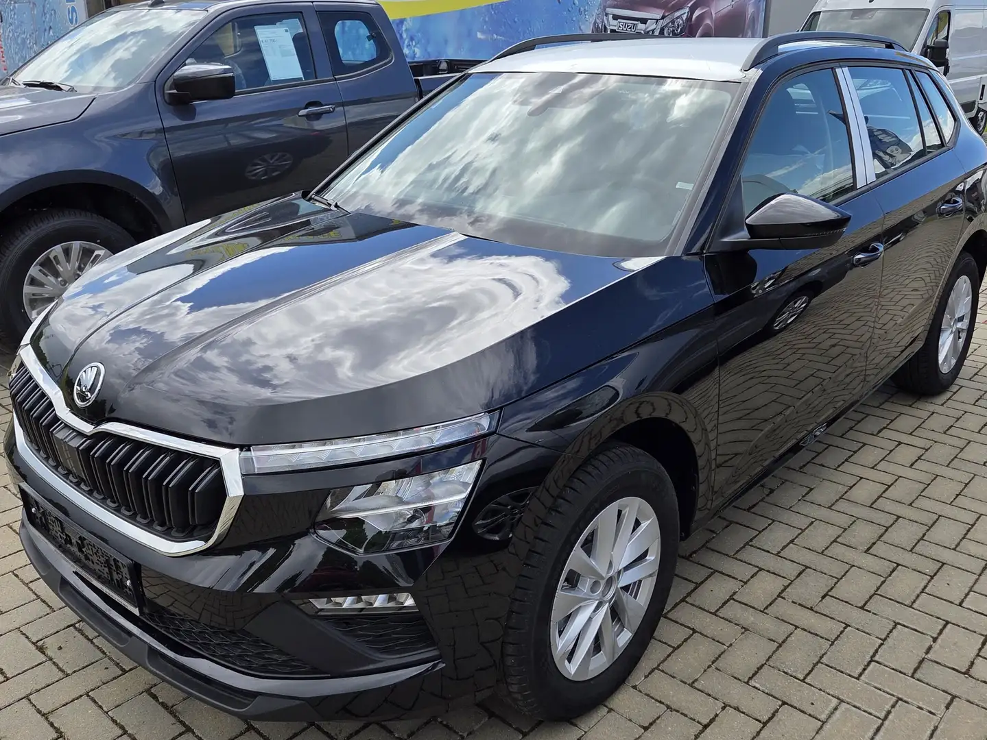 Skoda Kamiq Essence Automatic Schwarz - 1