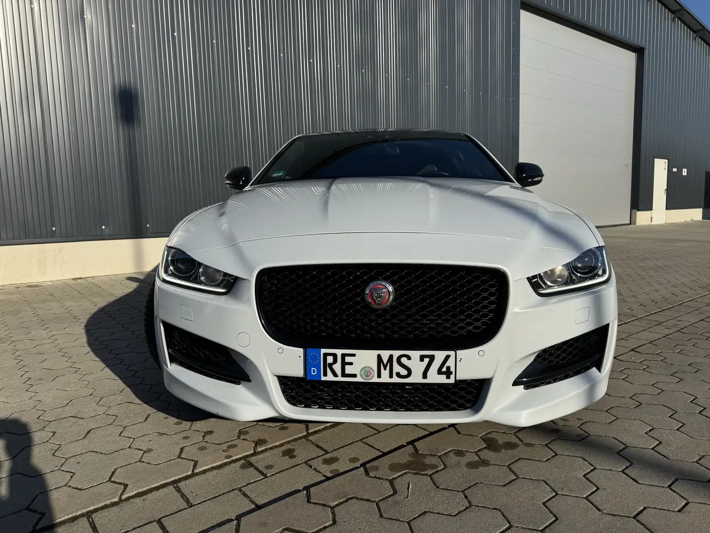 Jaguar XE 20d Aut. R-Sport Weiß - 2