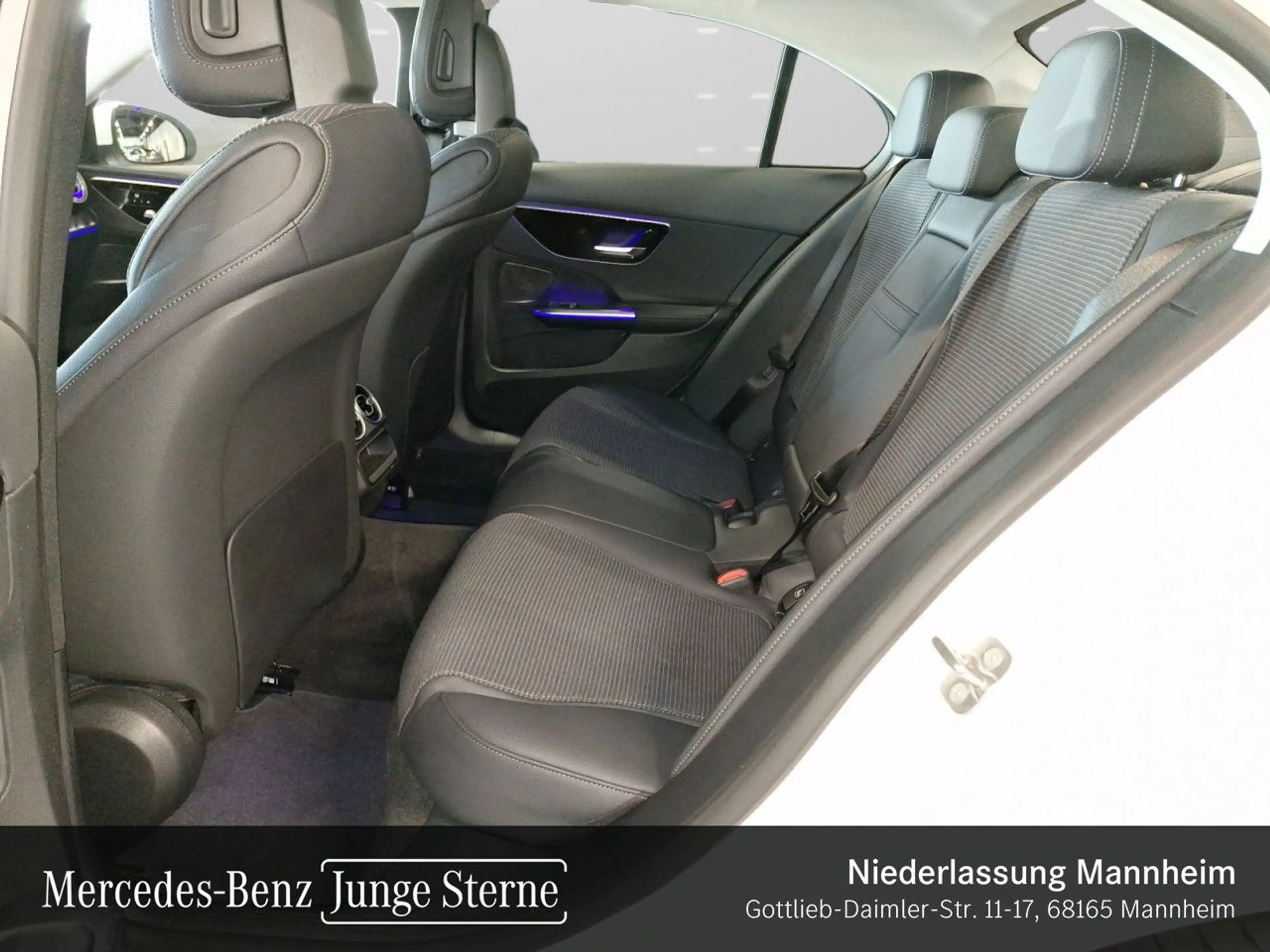 Mercedes-Benz C 300 e AVANTG+PANO+LED+KAMERA+TOTW+KEYLESS+9G — photo 12