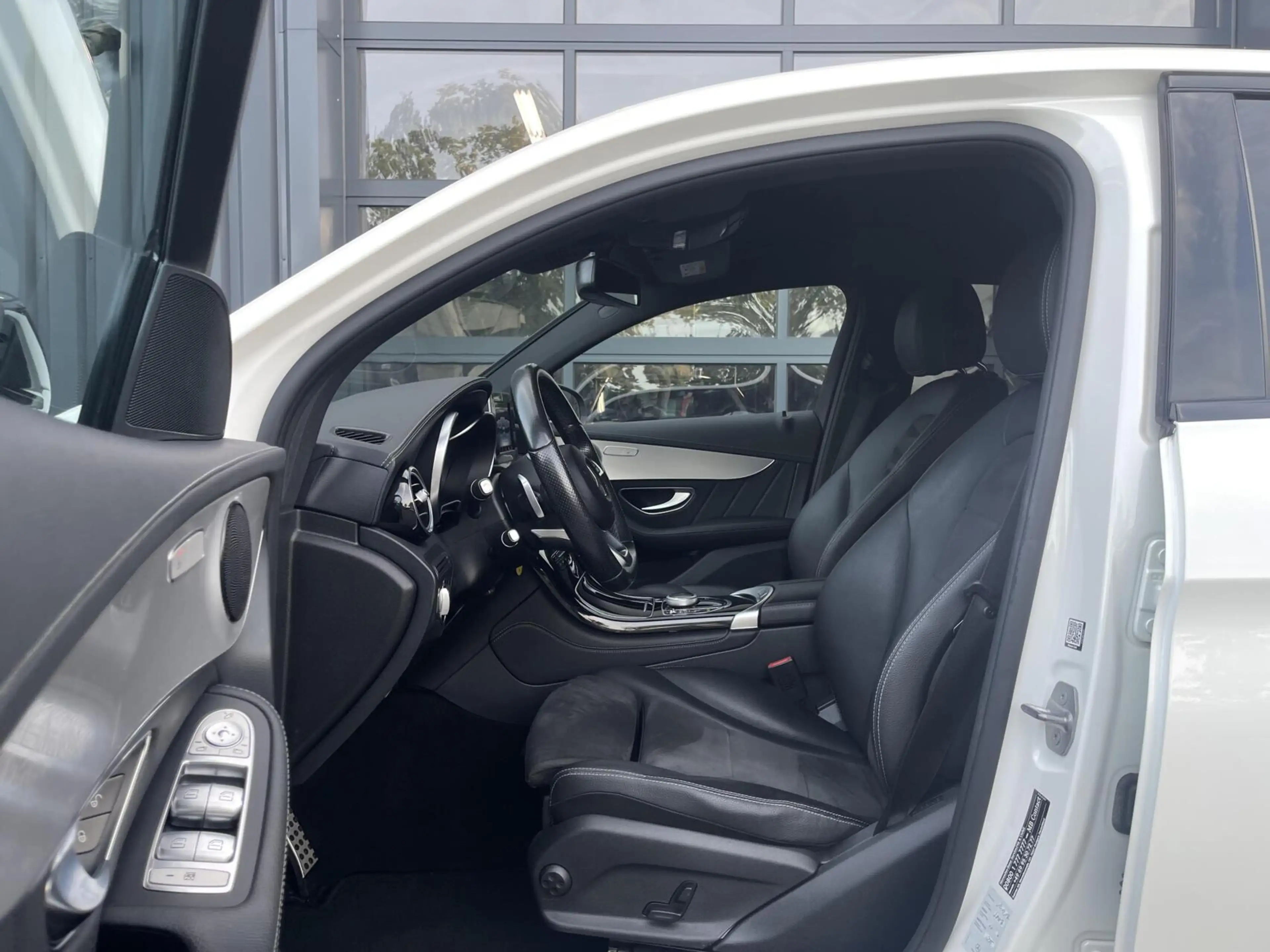 Mercedes-Benz GLC 250 4MATIC Edition 1 AMG|TREKHAAK|CAMERA|NAVIGATIE|NIG — photo 4