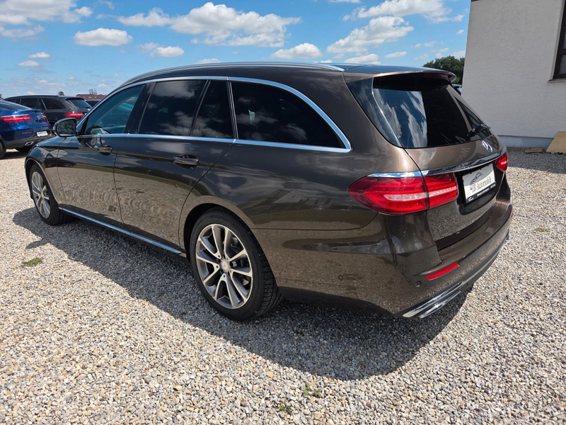 Mercedes-Benz E 220 d T-Modell AVANTGARDE 7 Sitzer*Navi*LED — photo 9