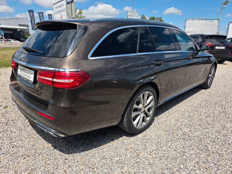 Mercedes-Benz E 220 d T-Modell AVANTGARDE 7 Sitzer*Navi*LED — photo 7