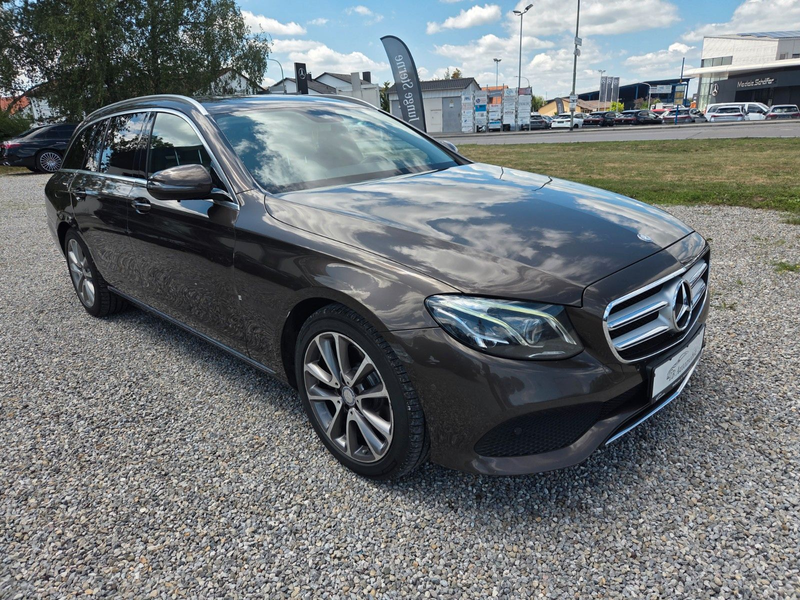 Mercedes-Benz E 220 d T-Modell AVANTGARDE 7 Sitzer*Navi*LED — photo 5