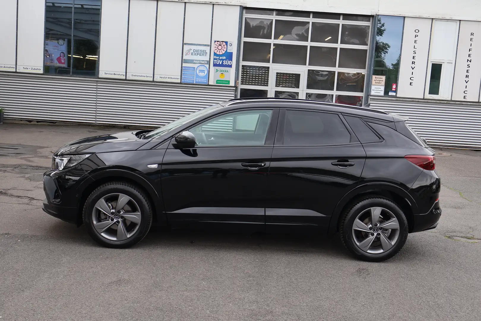 Opel Grandland 1.2 Turbo AT8 GS+NaviPro+Sitzheiz+ Schwarz - 2