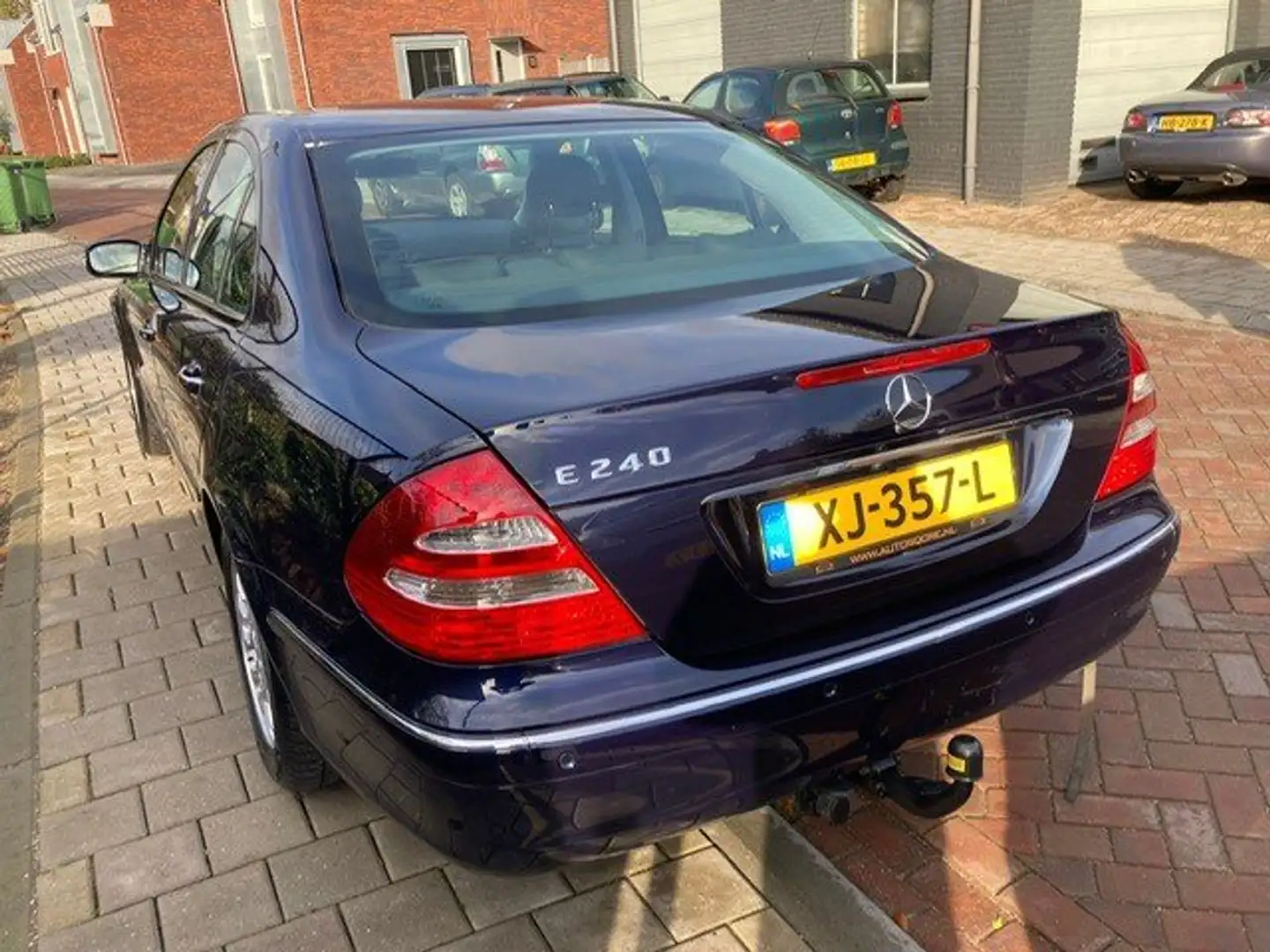 Mercedes-Benz E 240 Zeer mooie en goed onderhouden auto  2e eigenaar Blauw - 2