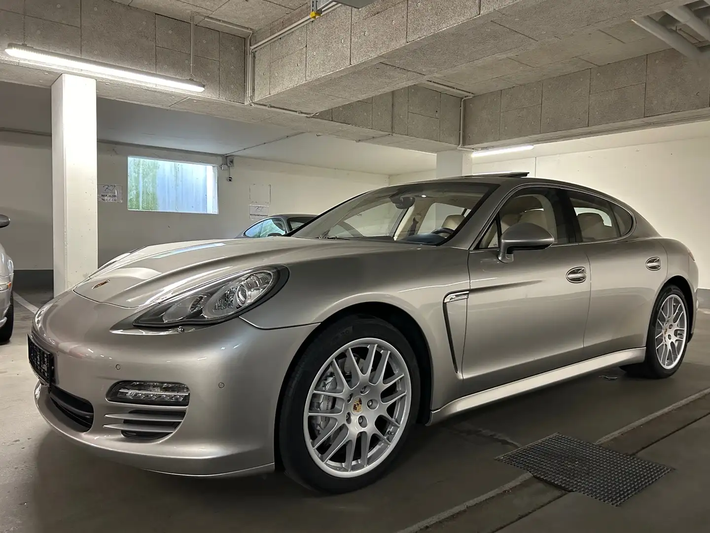 Porsche Panamera 4 S Gris - 1