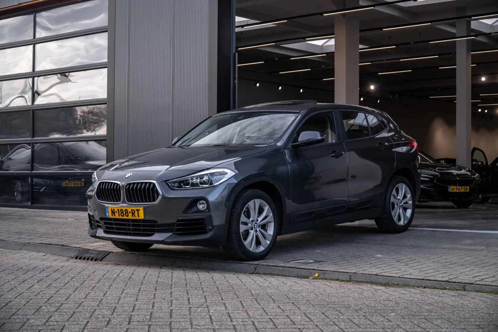 BMW X2 1.8i sDrive Lefhebber Edition |Pano|Navi|Led|Carpl Gris - 1